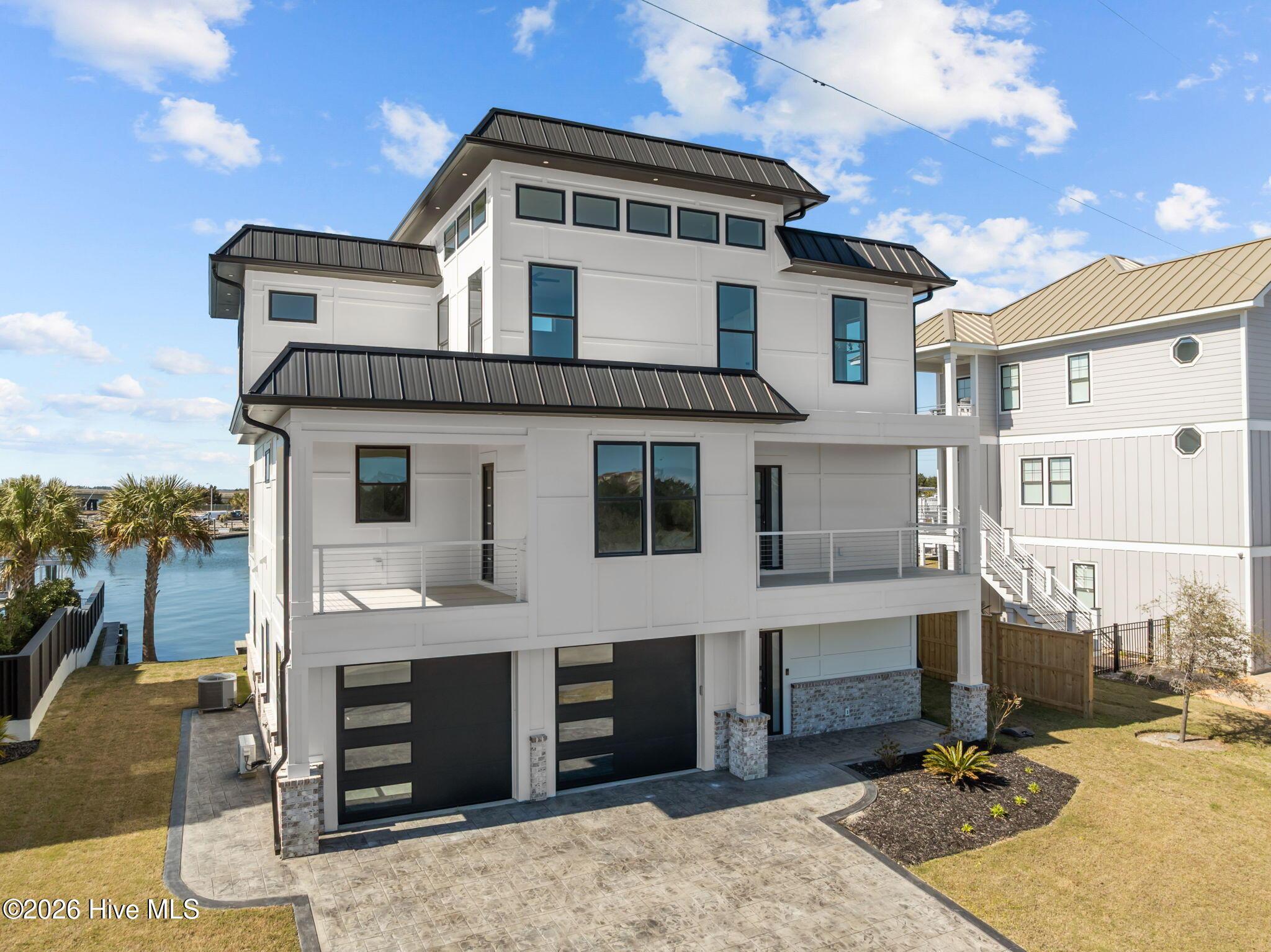Image 4: 208 Radio Island Rd