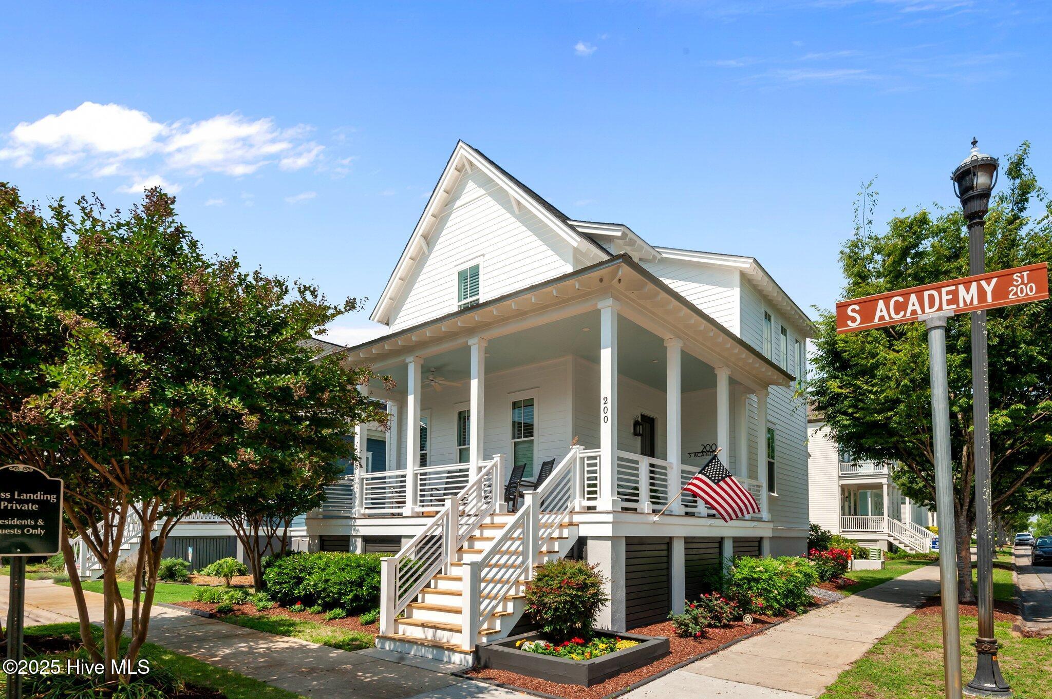 Image 2: Great corner lot