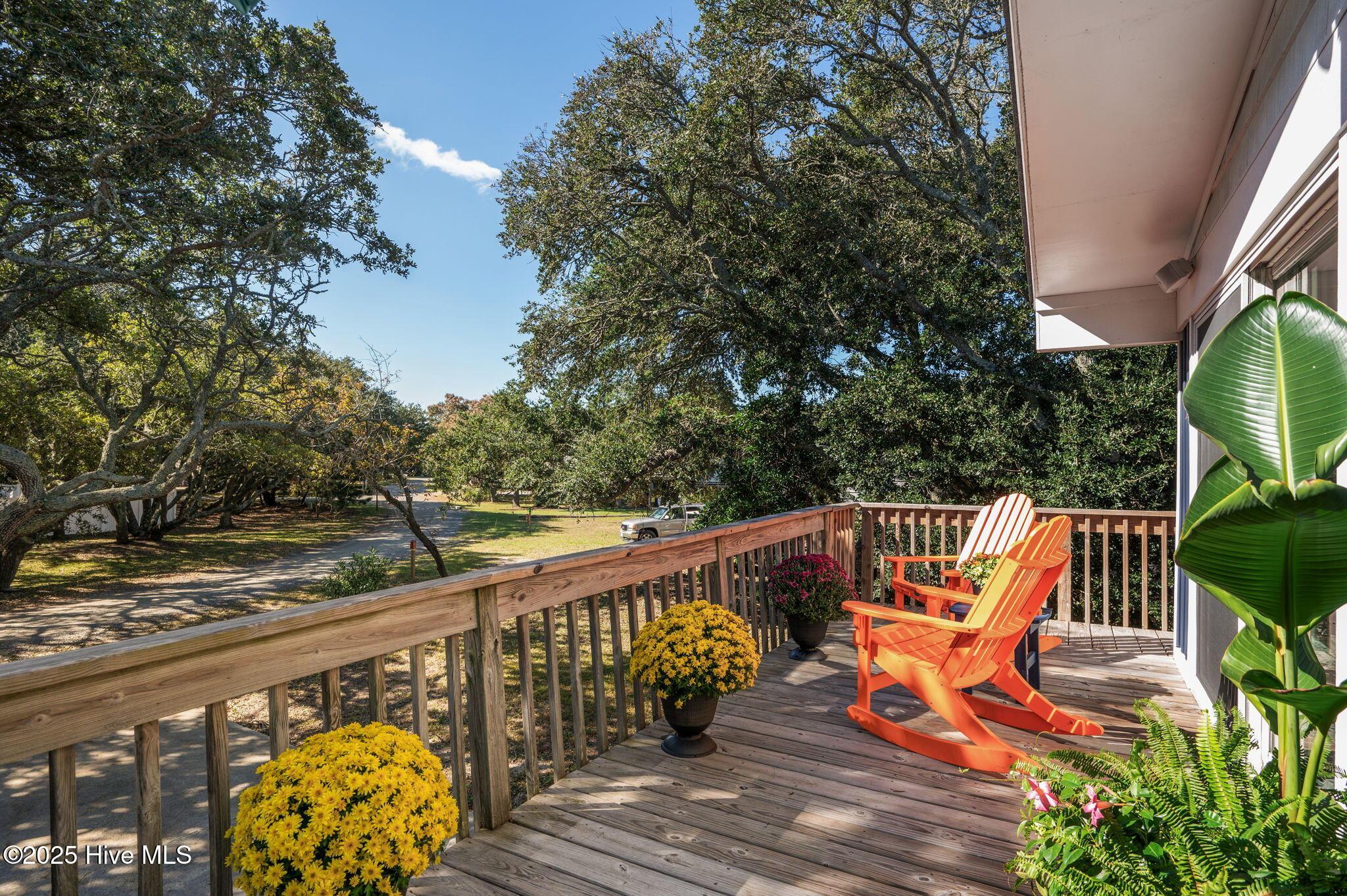 Image 3: 4-web-or-mls-108-Sound-Sea-Front-Deck -