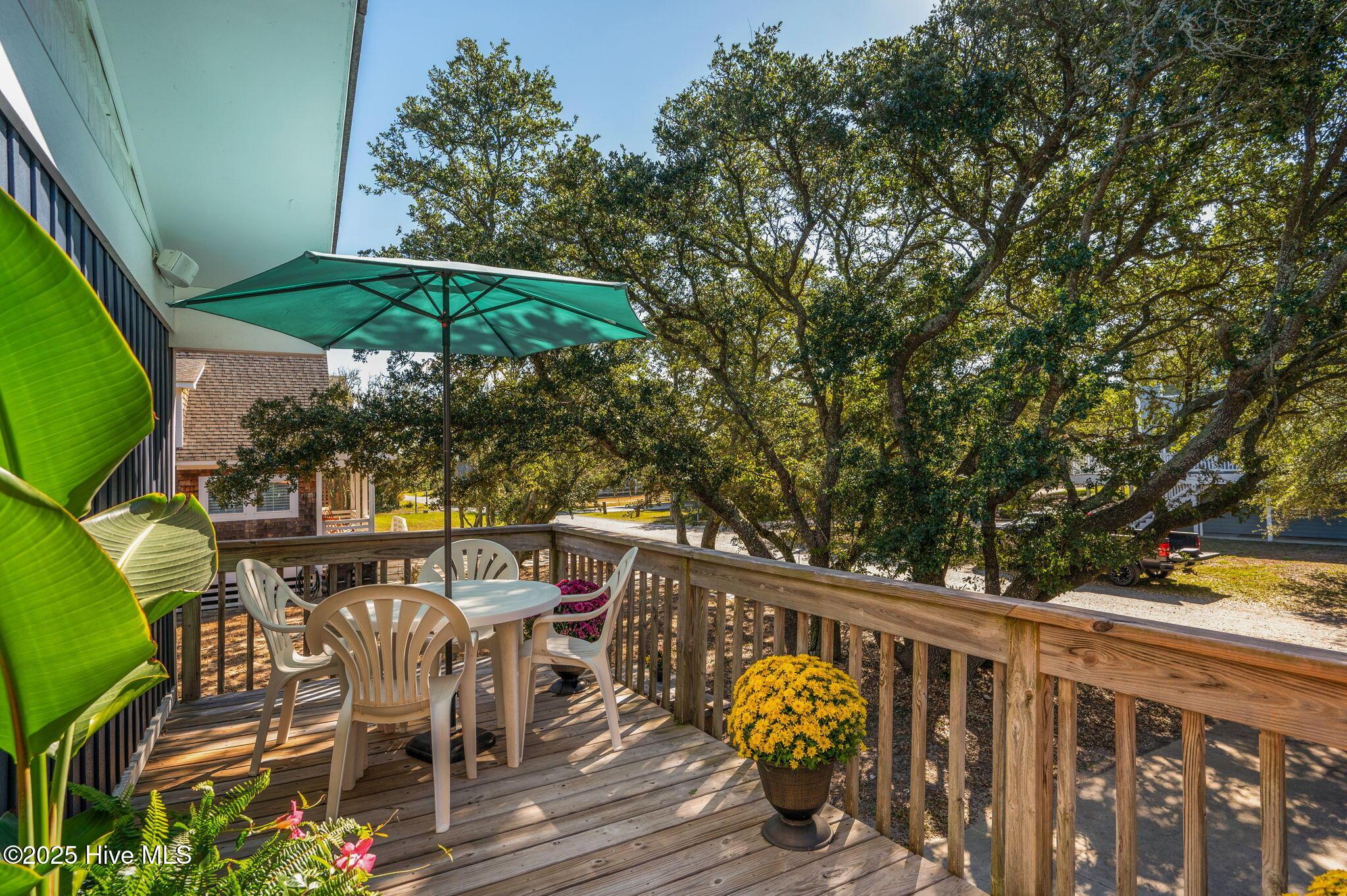 Image 4: 6-web-or-mls-108-Sound-Sea-Front-Deck-V3