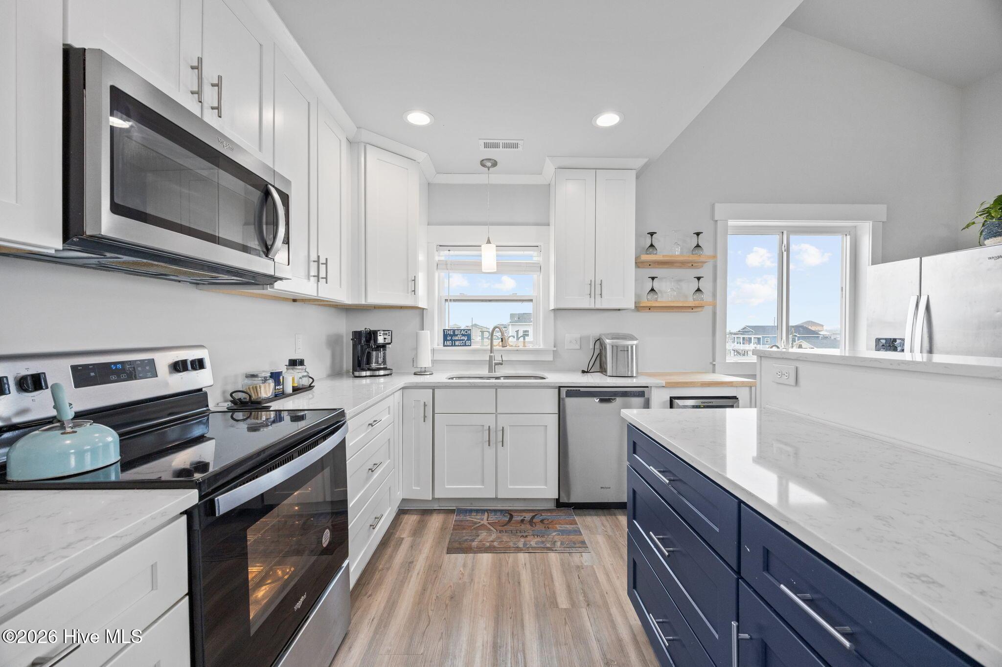 Image 4: 12-web-or-mls-8020 8th St. 25