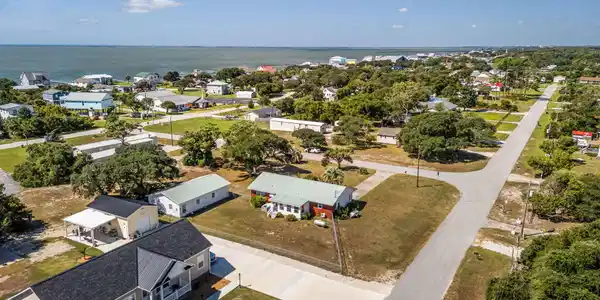 Image 2: 124 Stewart Rd