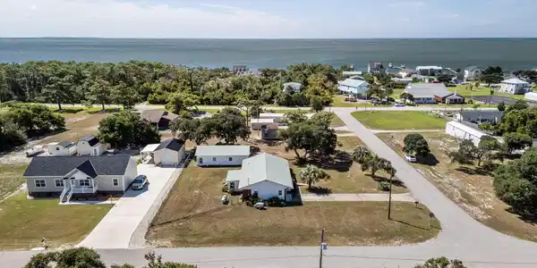 Image 3: 124 Stewart Rd