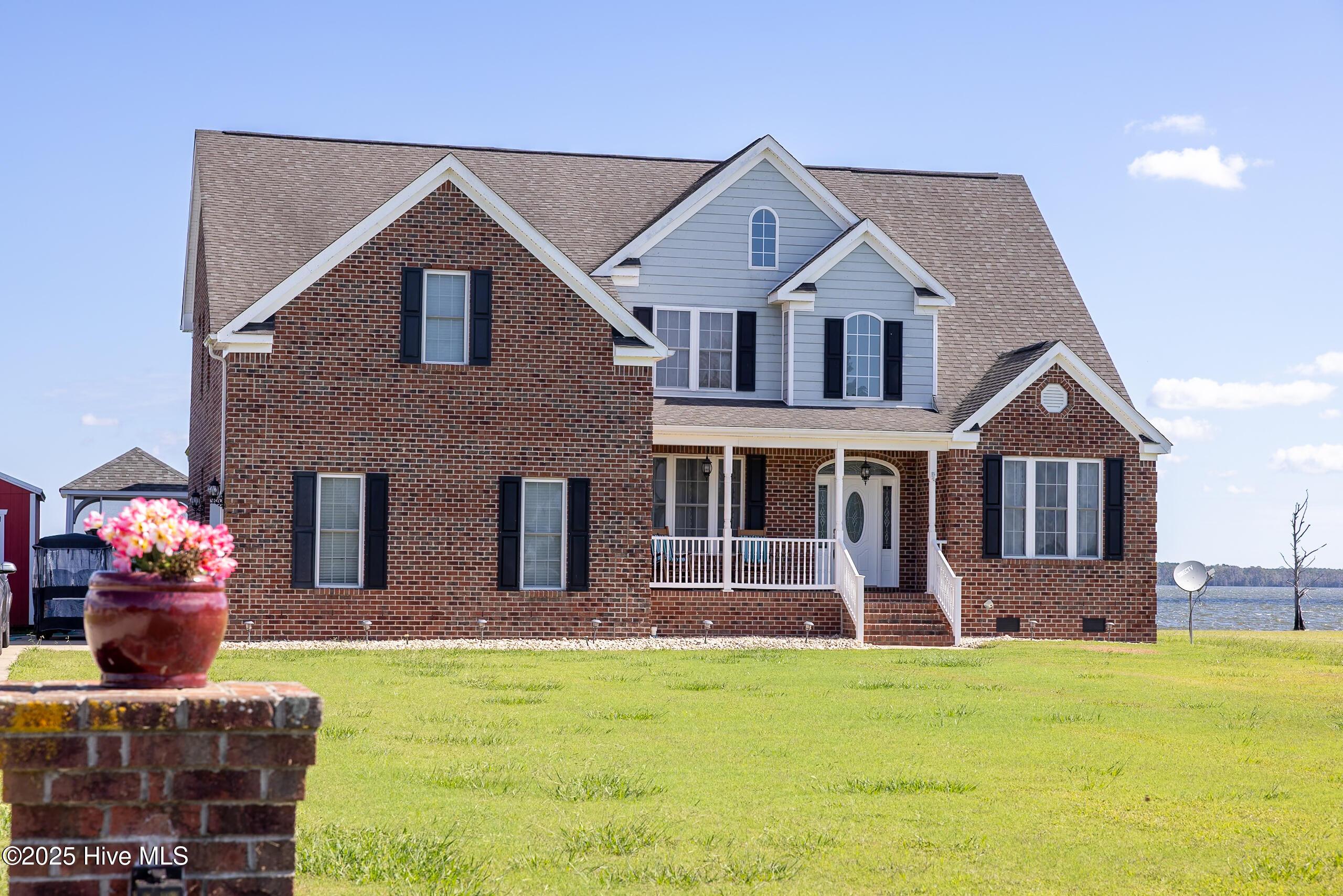 Image 1: 118 Durant-02