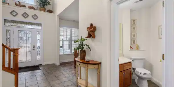 Image 2: FOYER