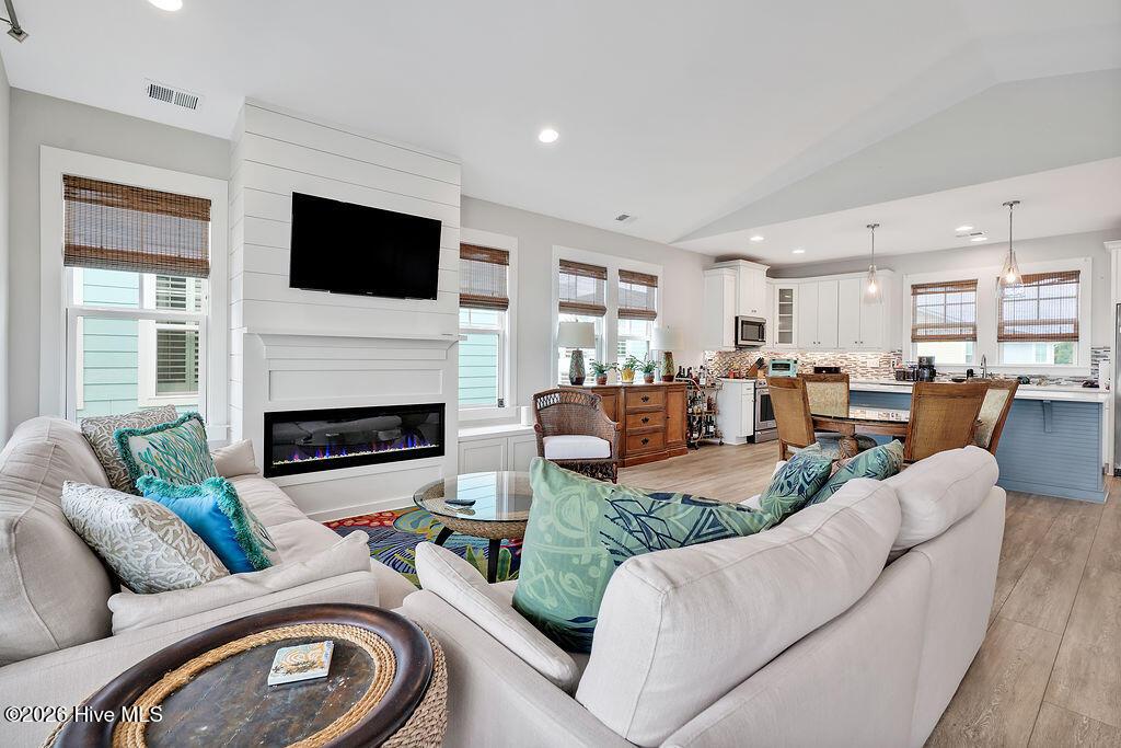 Image 2: 309RedLewisDrive-25