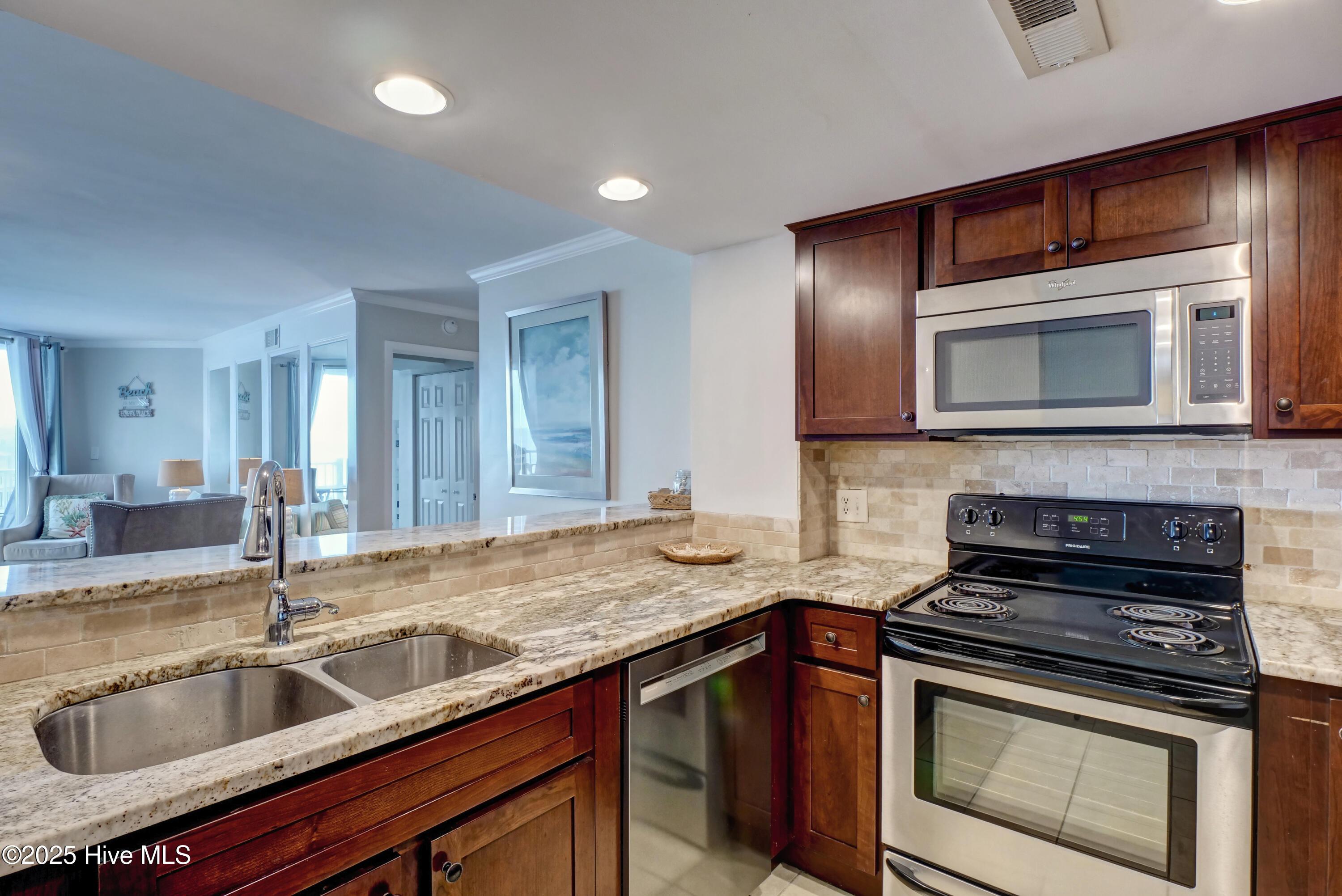 Image 3: Kitchen