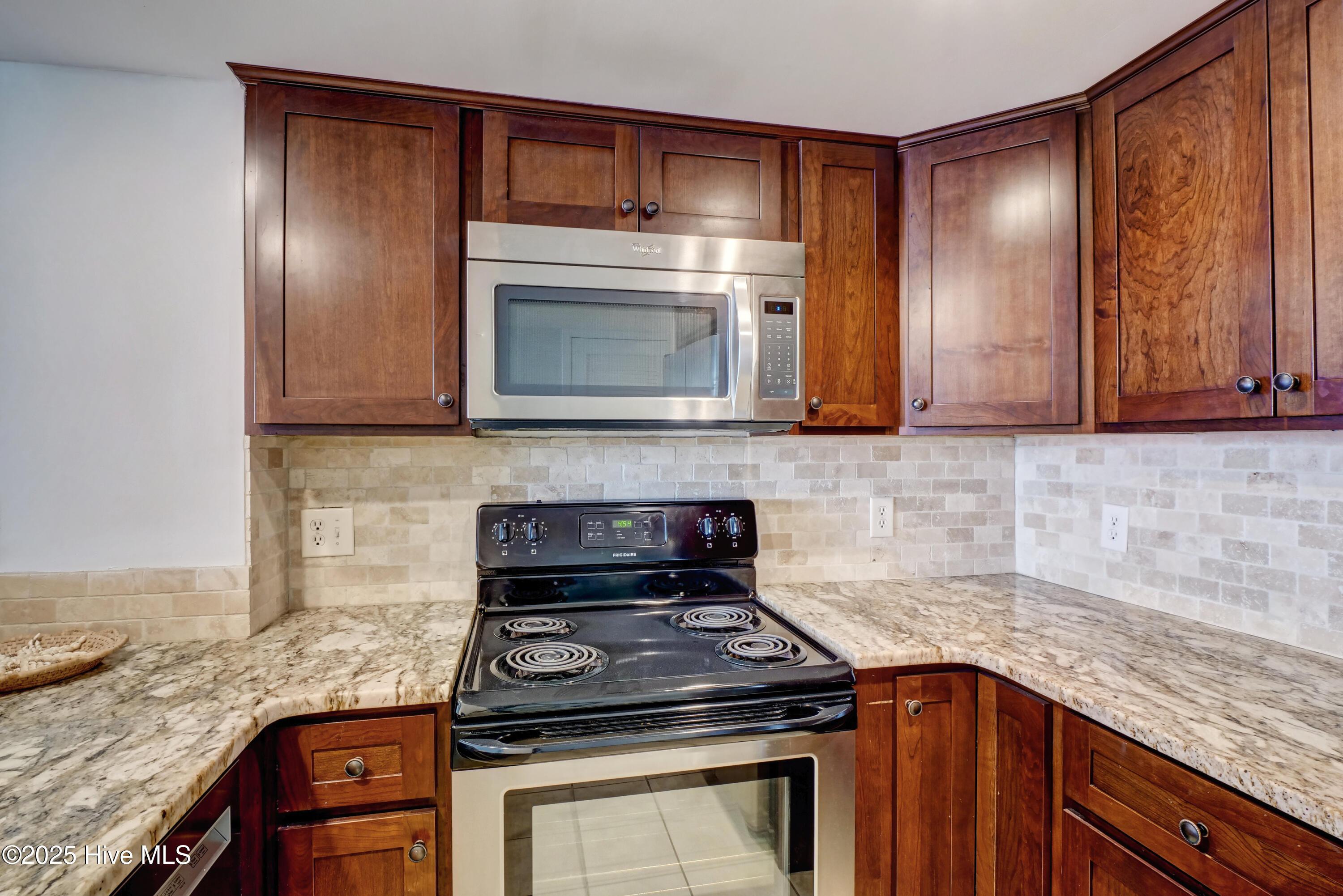 Image 4: Kitchen