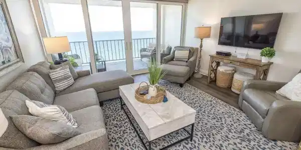 1704 Lumina Avenue N Unit Apt 8d