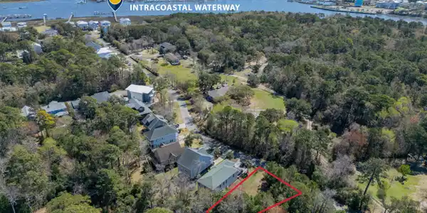 Image 2: 913 Salt Spray Lane 1