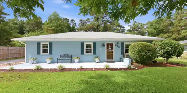 923 N Yaupon Terrace