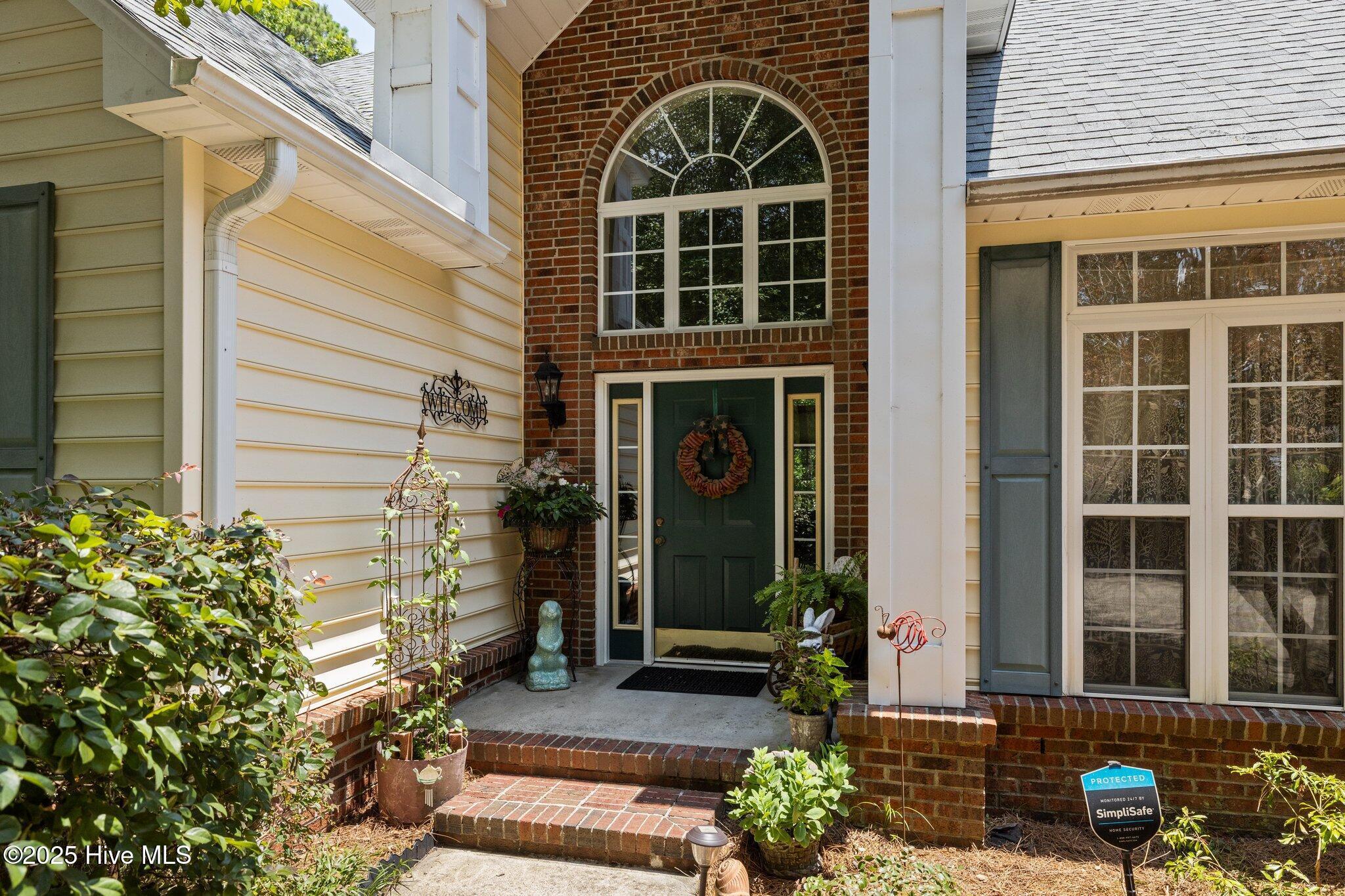 Image 2: 250 White Oak Bluff (101)