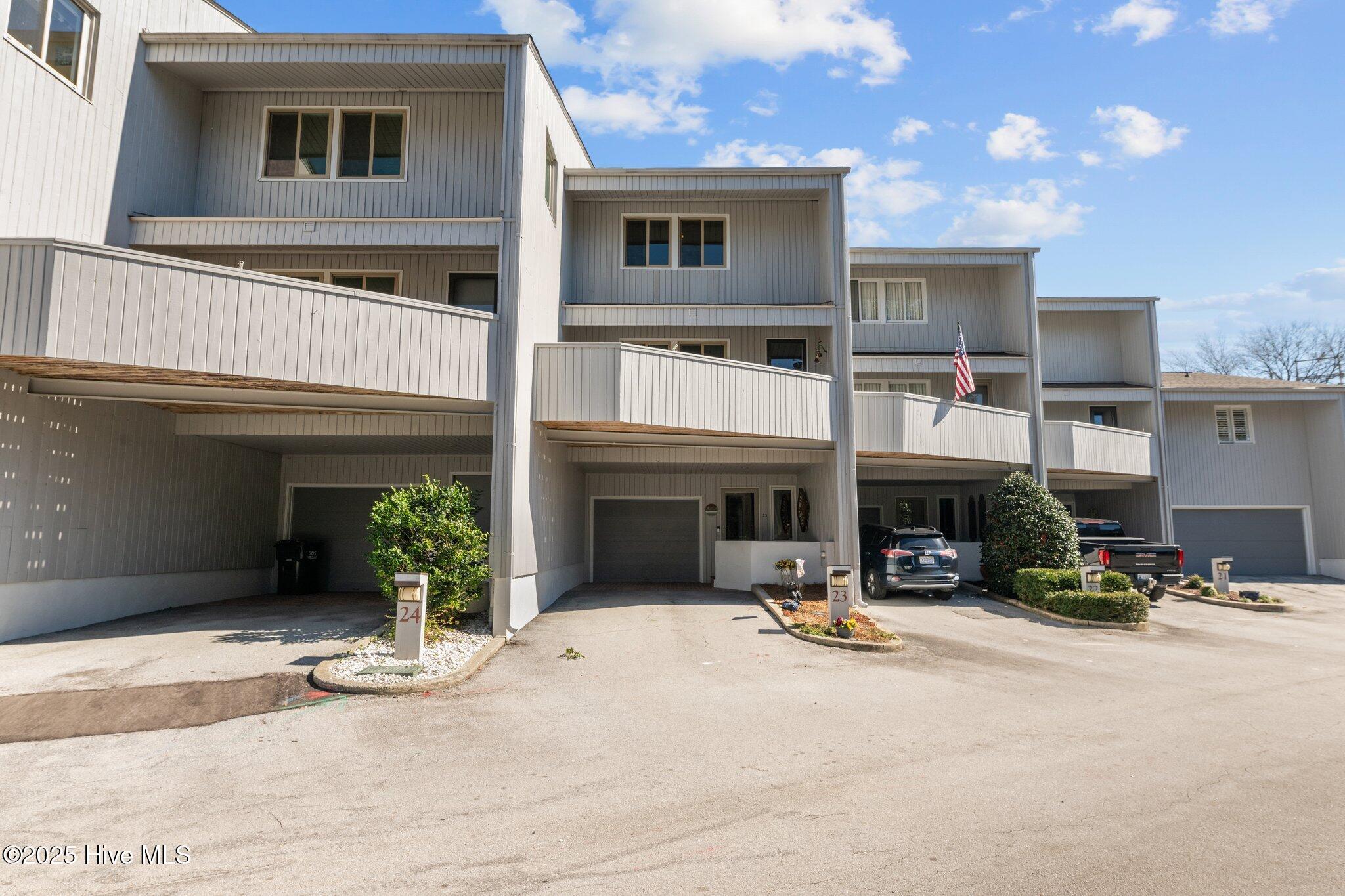 Image 2: 1-web-or-mls-DSC_8316