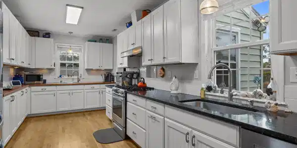 Image 2: Large Kitchen