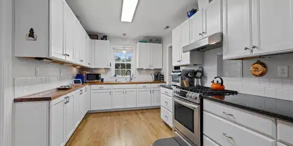 Image 3: Plenty of Counter space