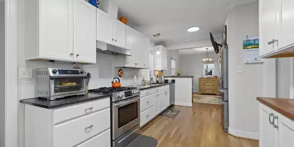 Image 4: Gas Range