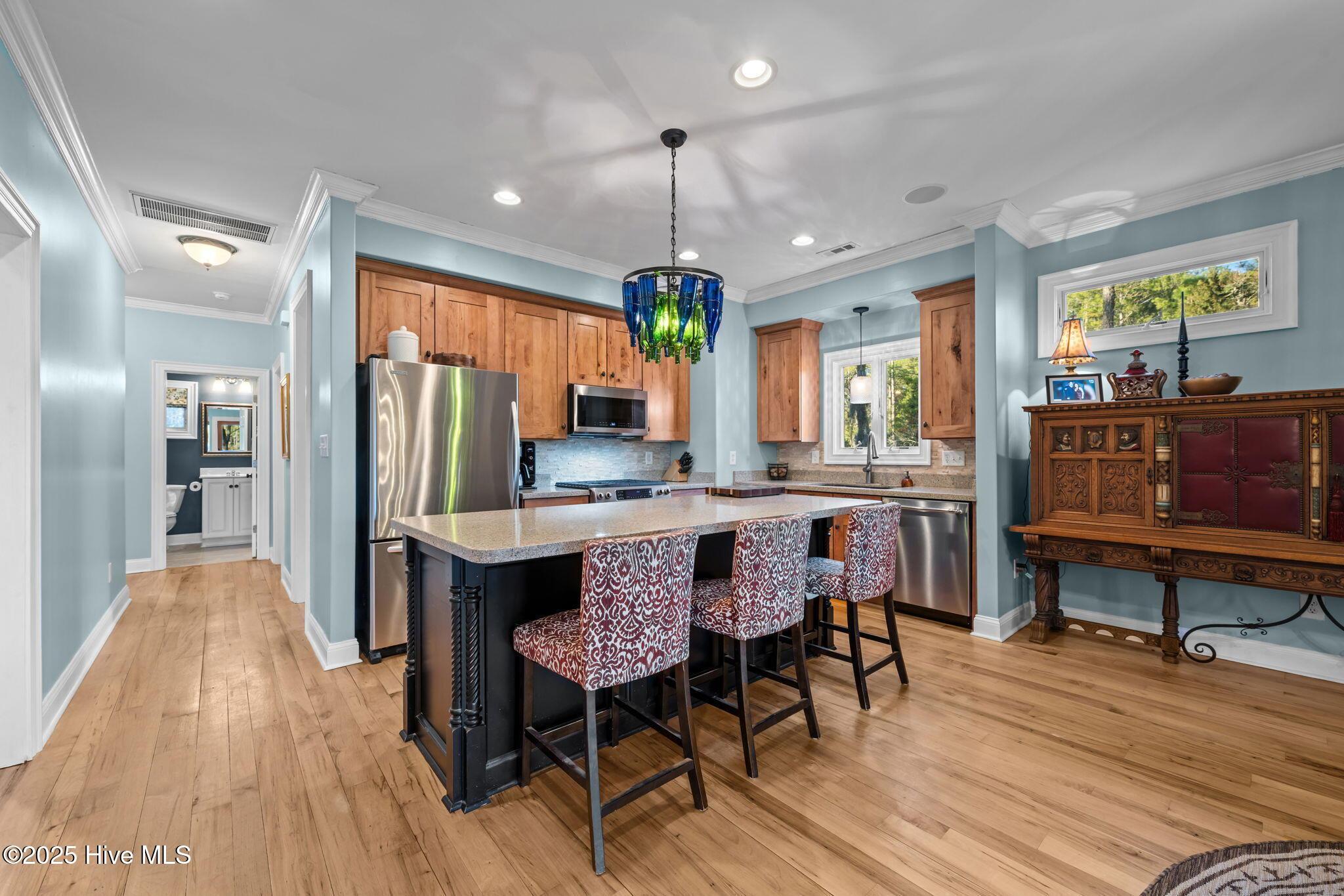 Image 3: 22-web-or-mls-DSC_4326