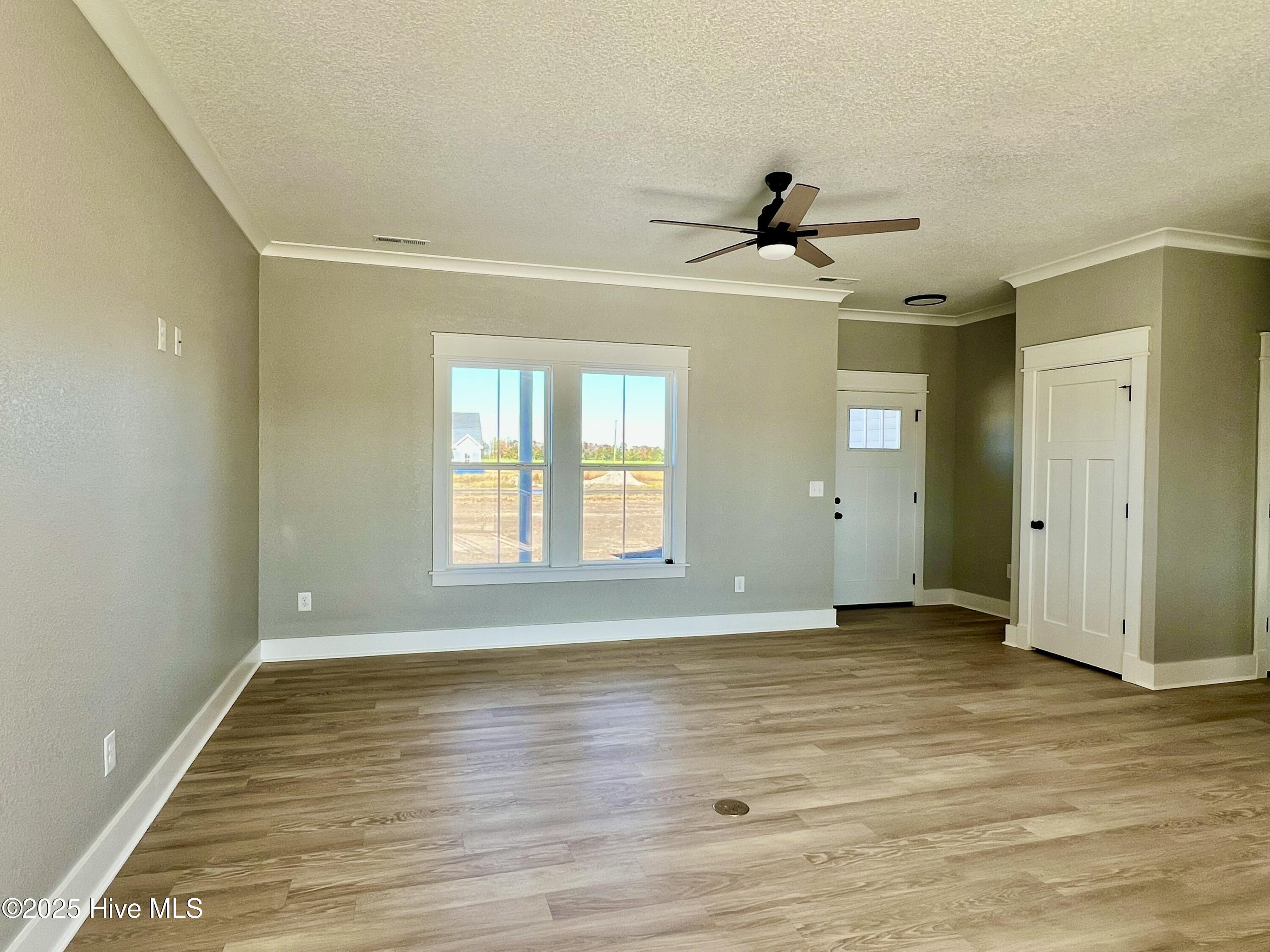 Image 3: Open living