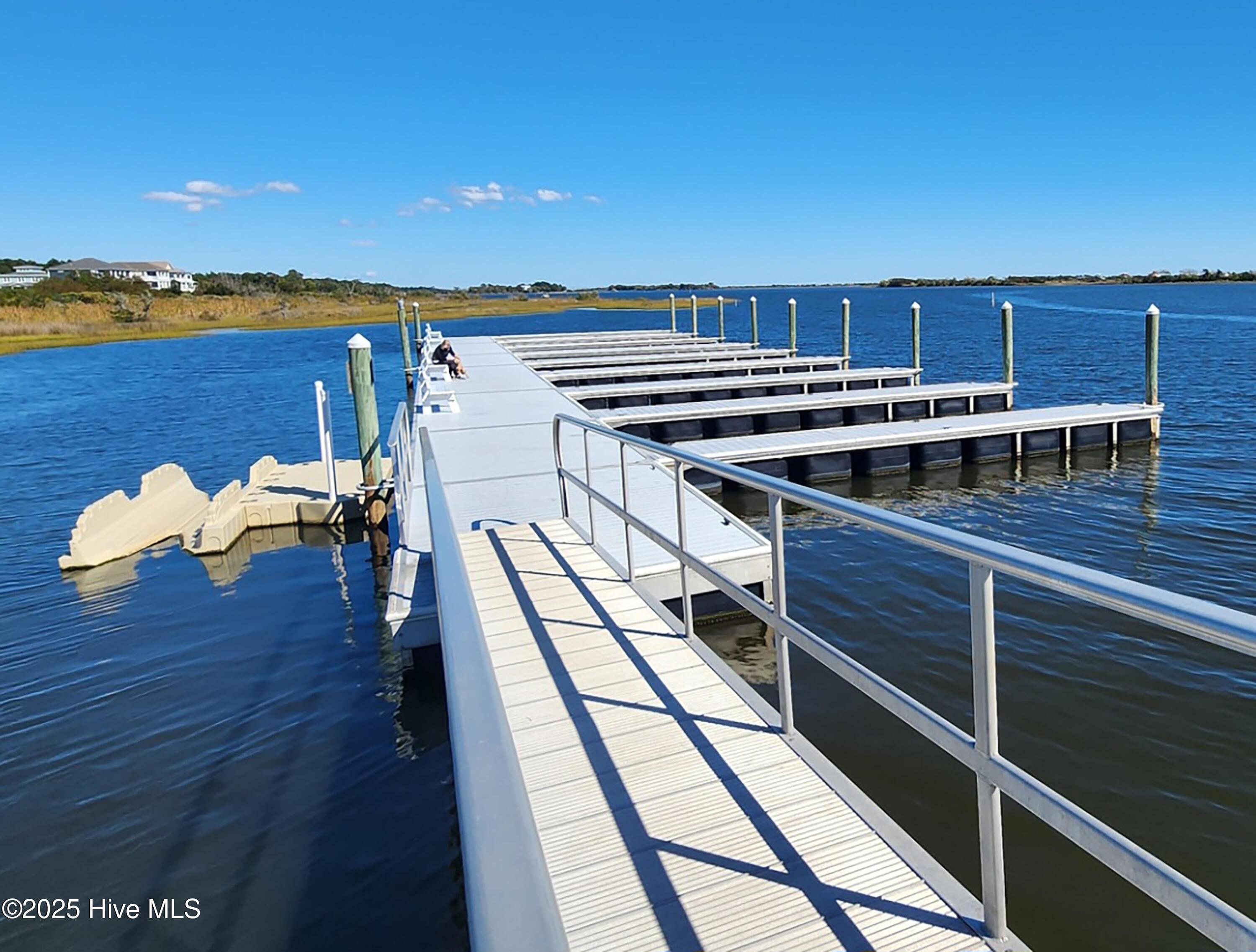 Image 3: Daydock