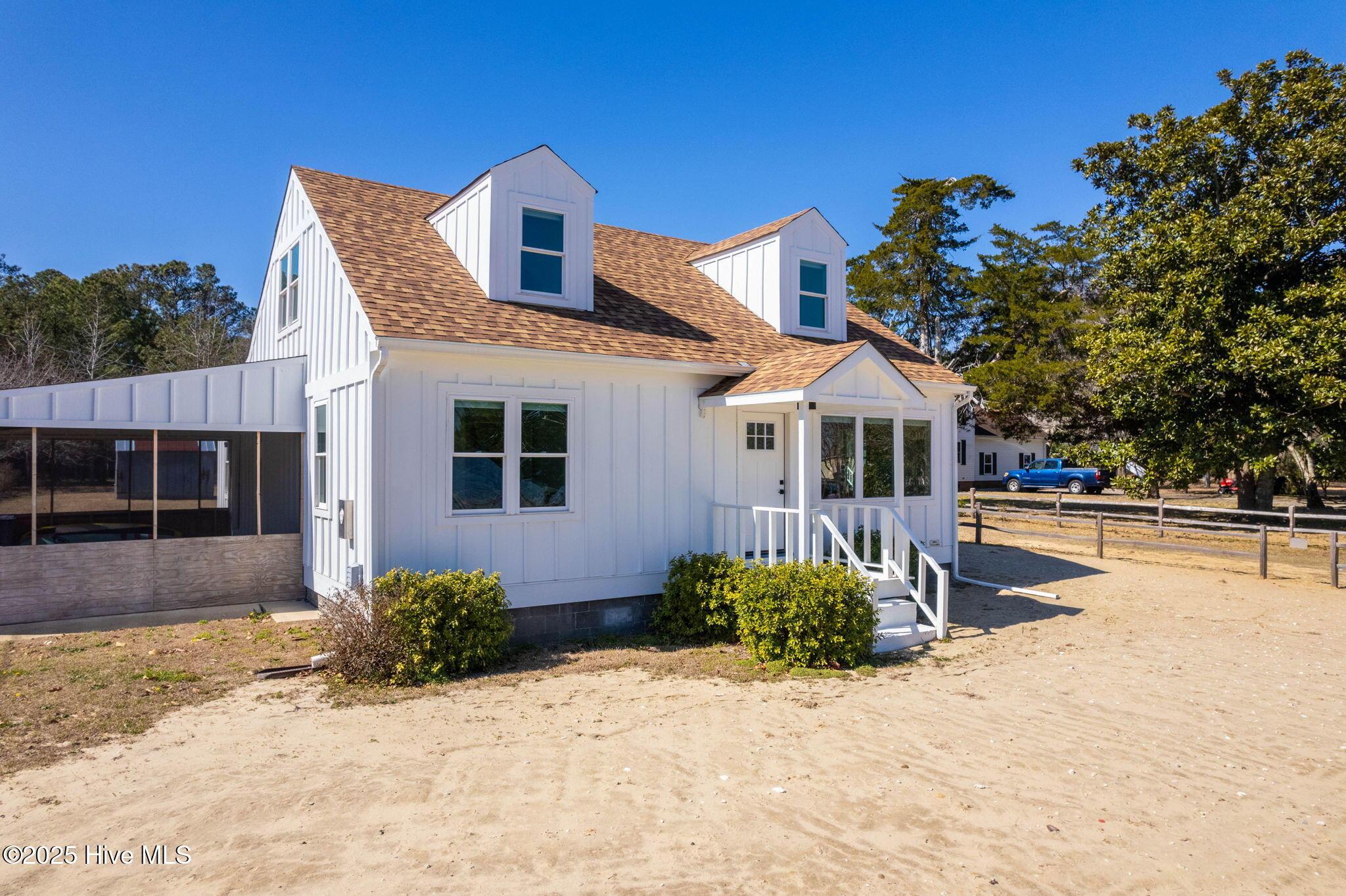 Image 3: 3-web-or-mls-292-Narrow-Shore-Front-Exte