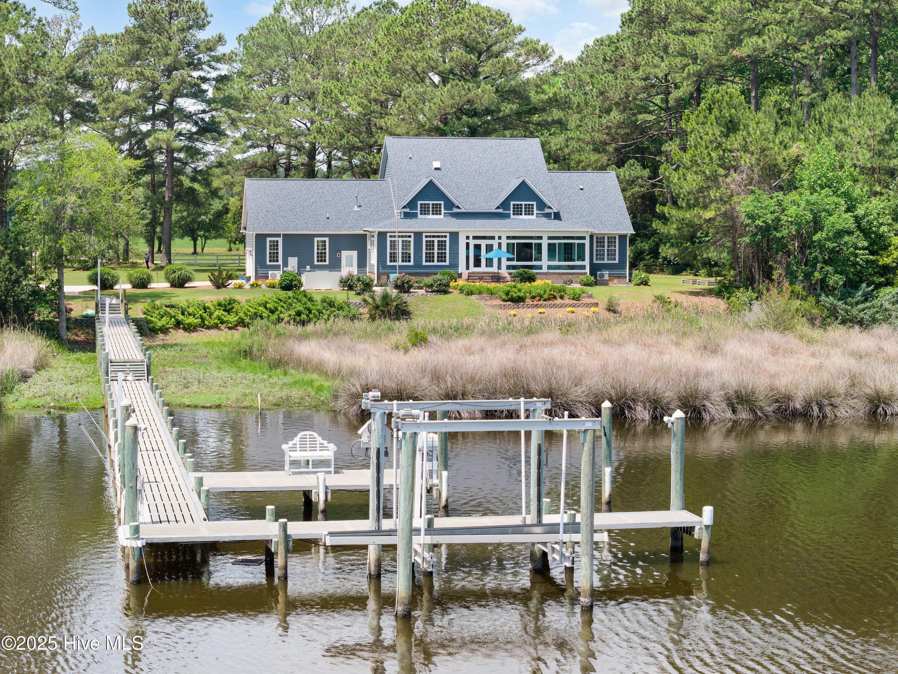 Image 2: 555 Dawson Creek Drive