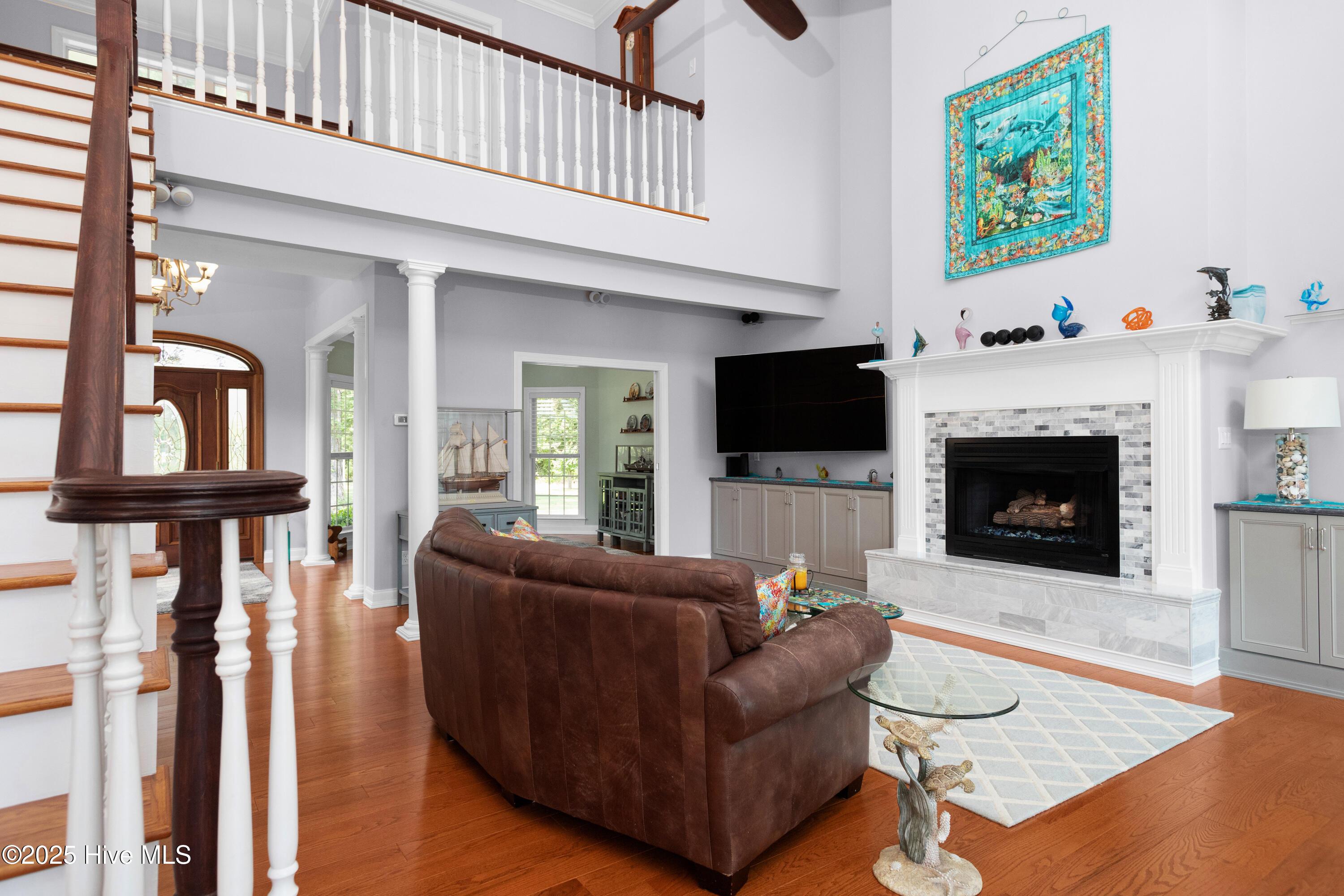 Image 4: 555 Dawson Creek Drive