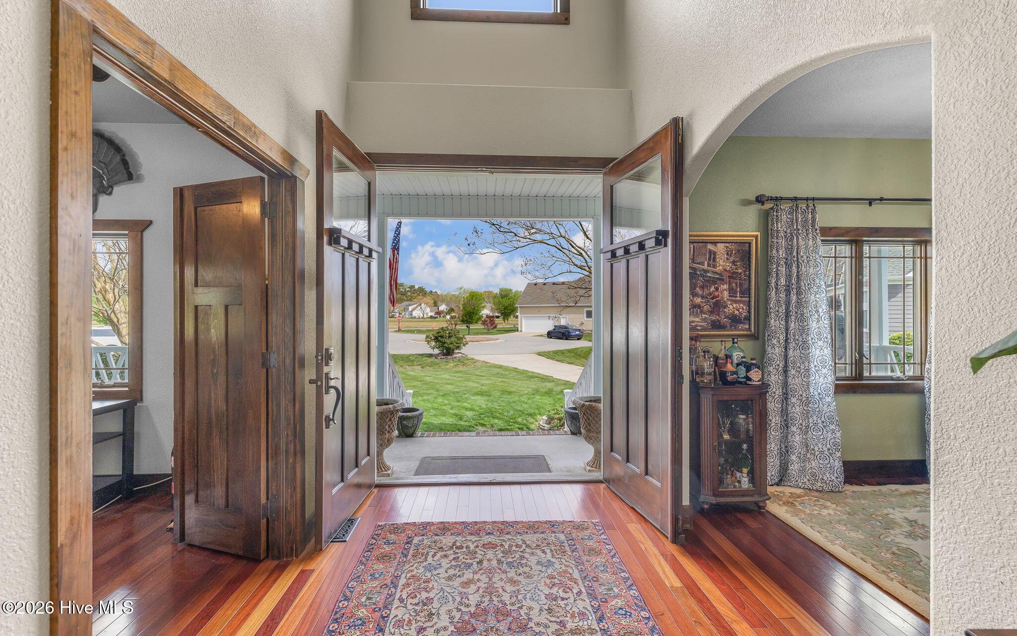 Image 3: 1-web-or-mls-7X2A4997