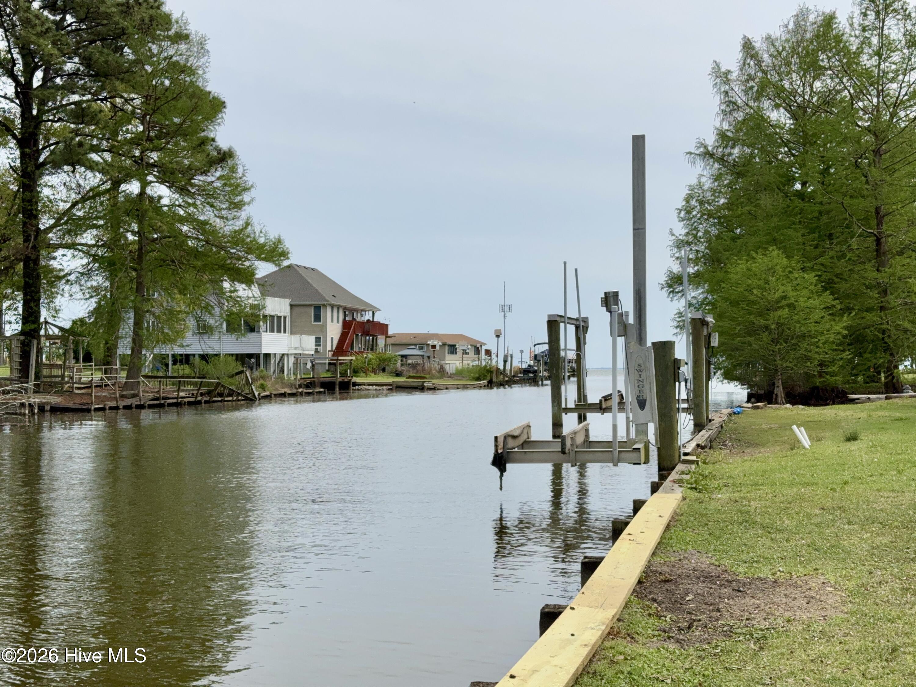 Image 3: 4' canal depth