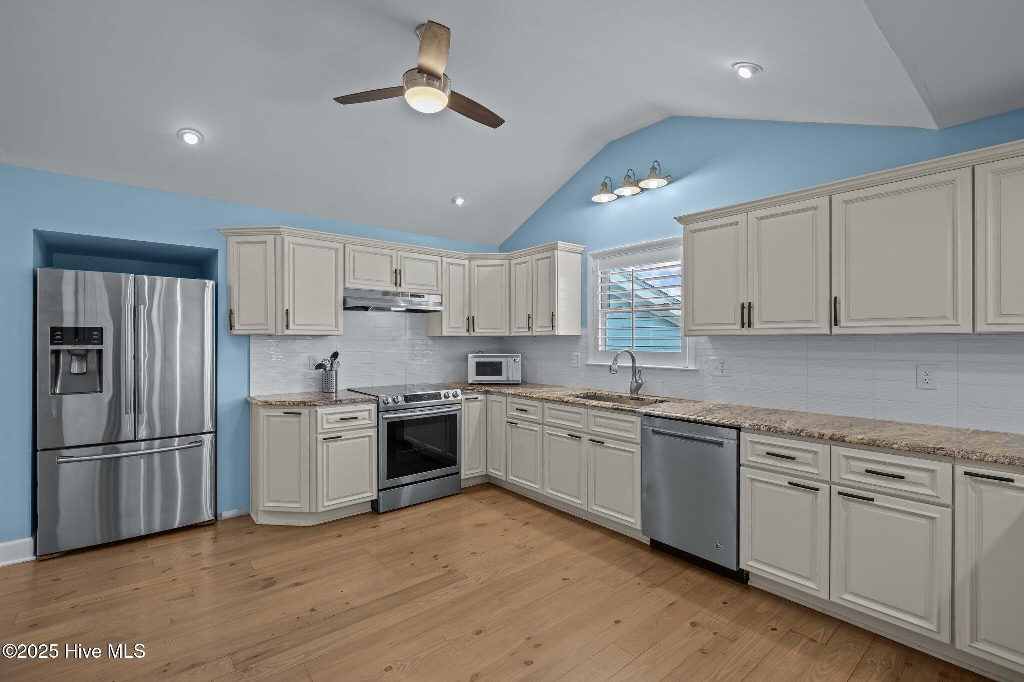 Image 3: 18-web-or-mls-1S3A7283