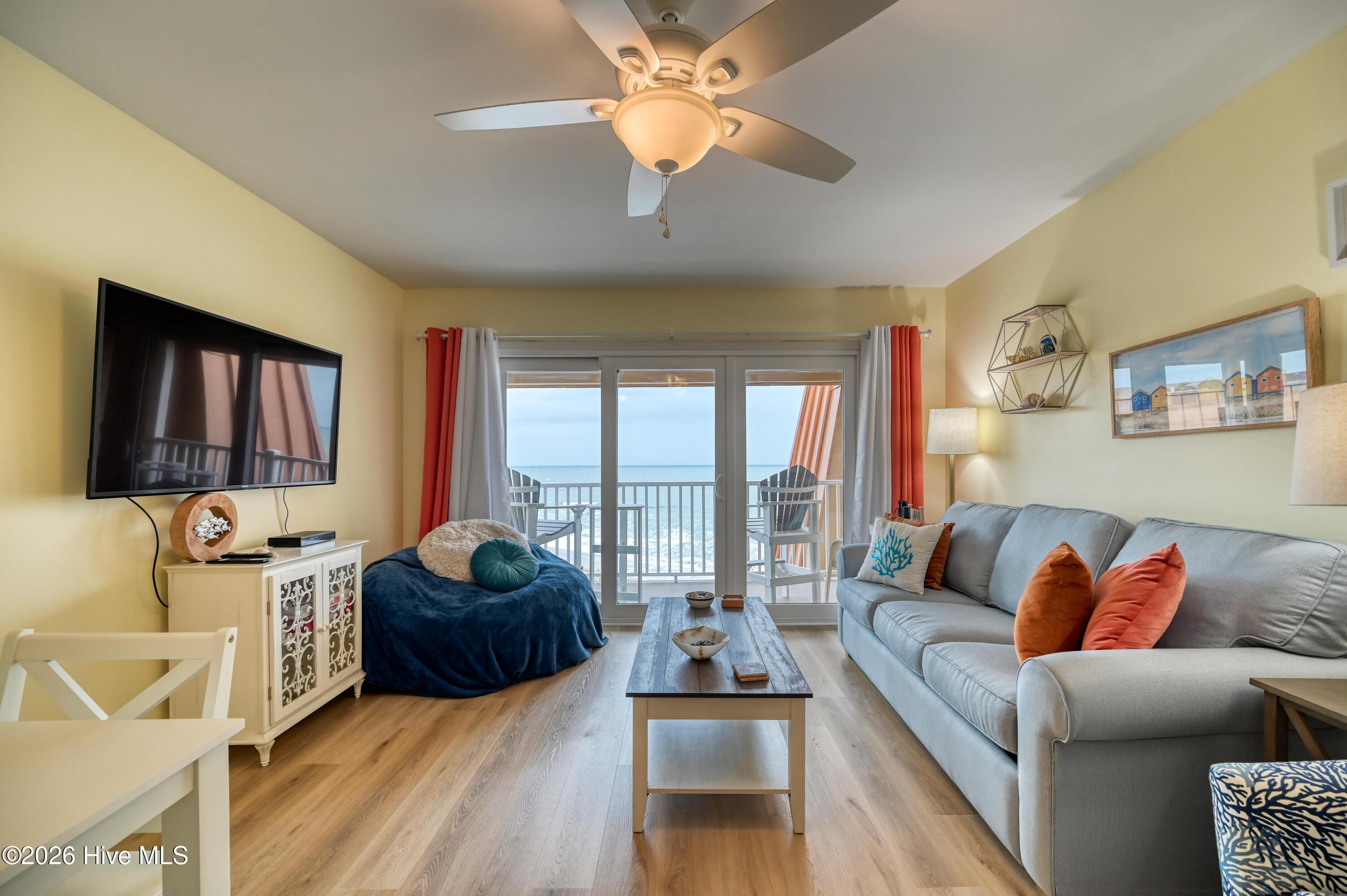 Image 2: Living Room 1