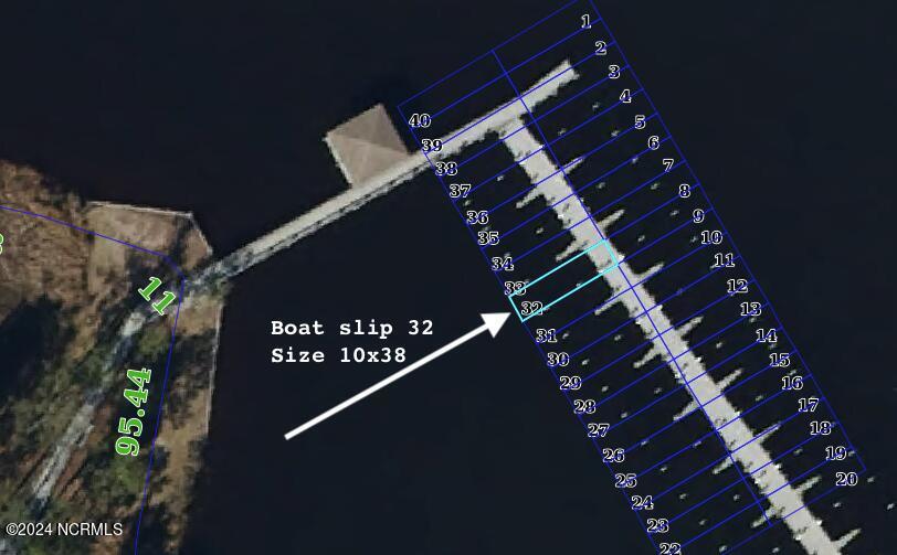 Image 2: boat slip # 32