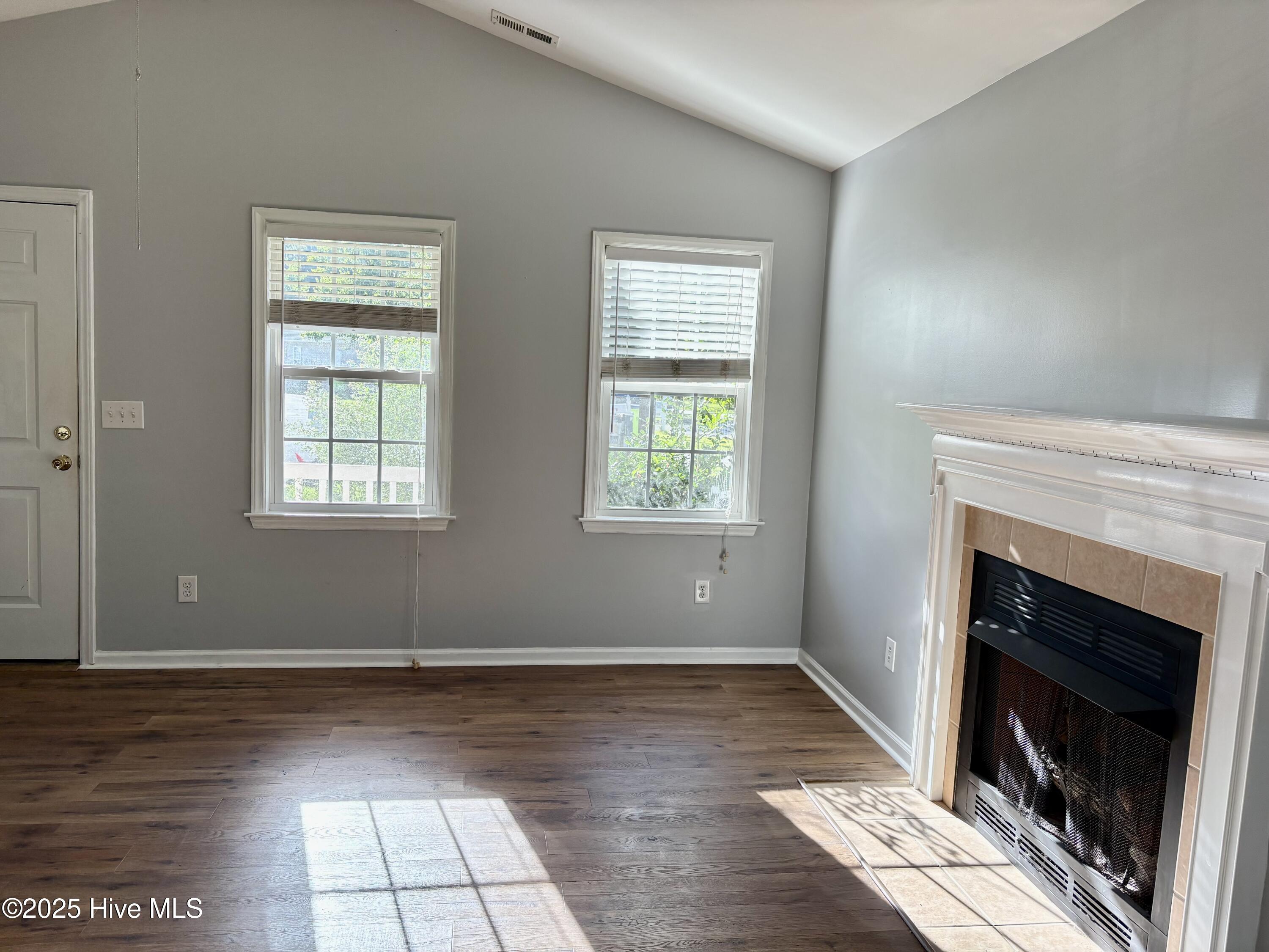 Image 2: Living room