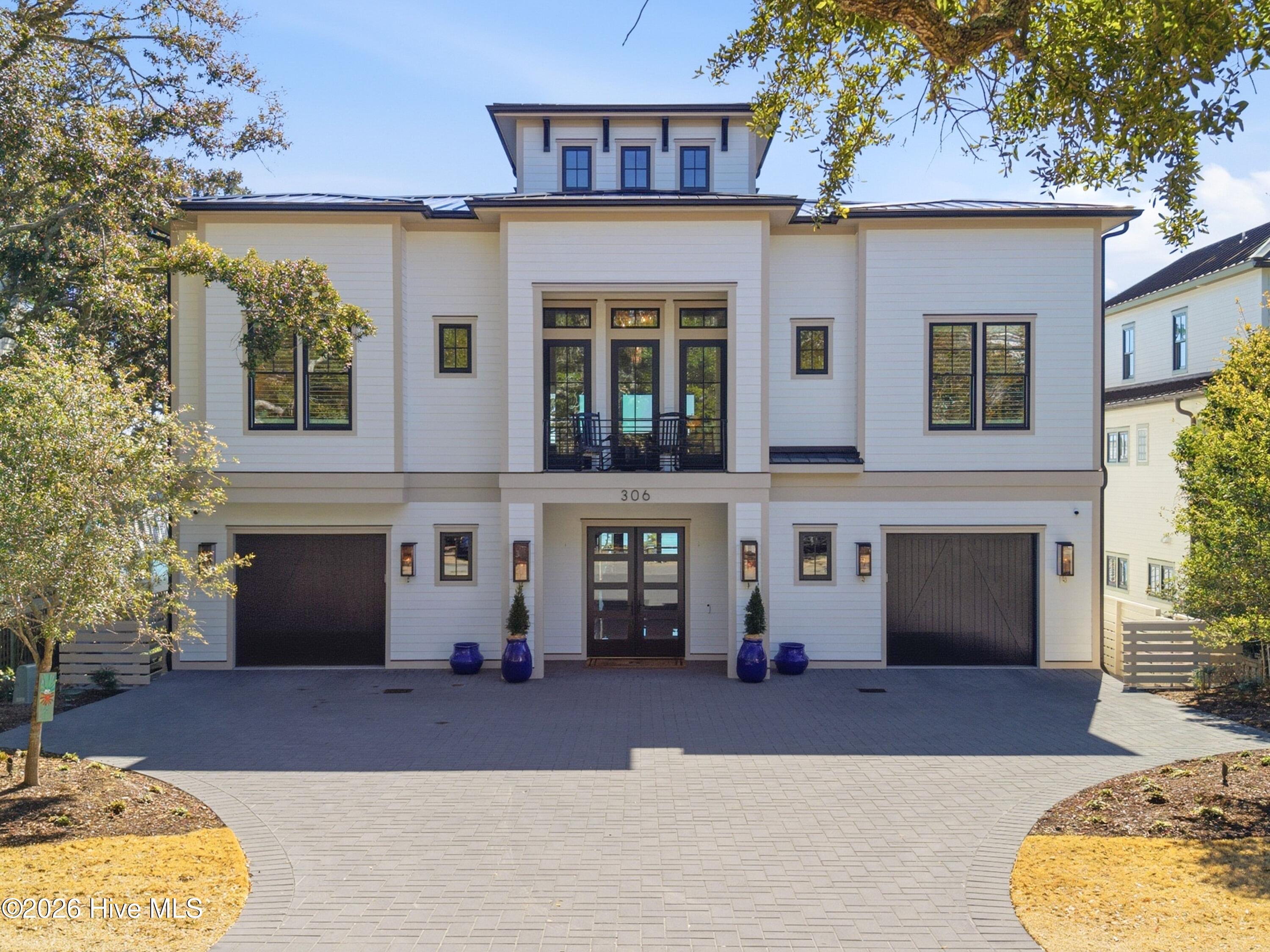 Image 1: 005_306_east_bay_street_drone_-1_920