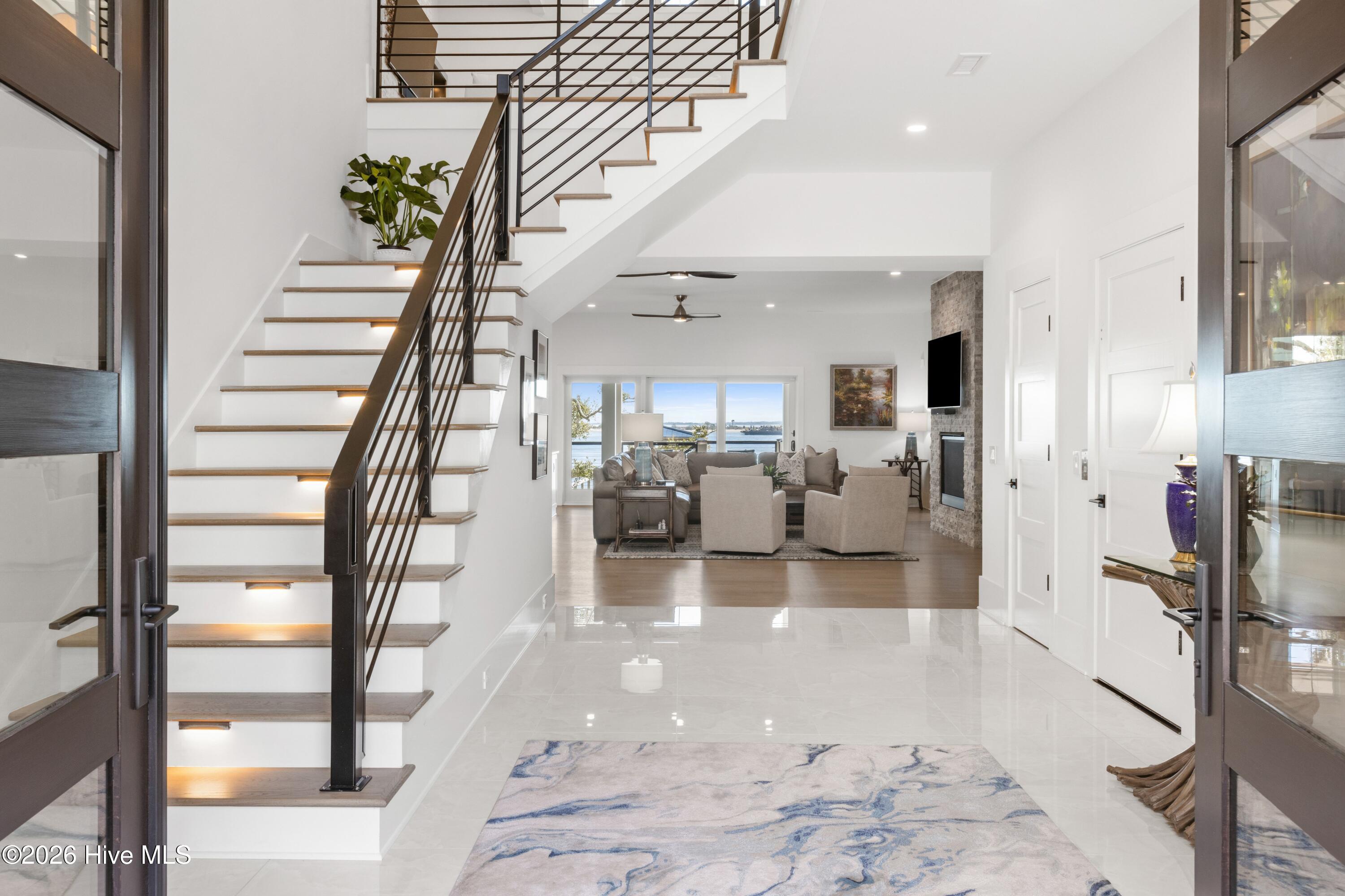 Image 3: 008_306_east_bay_street-1_893