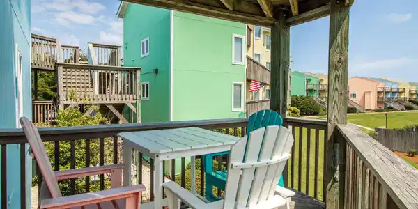 Image 3: Deck