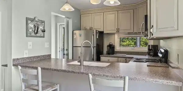 Image 4: Kitchen Bar