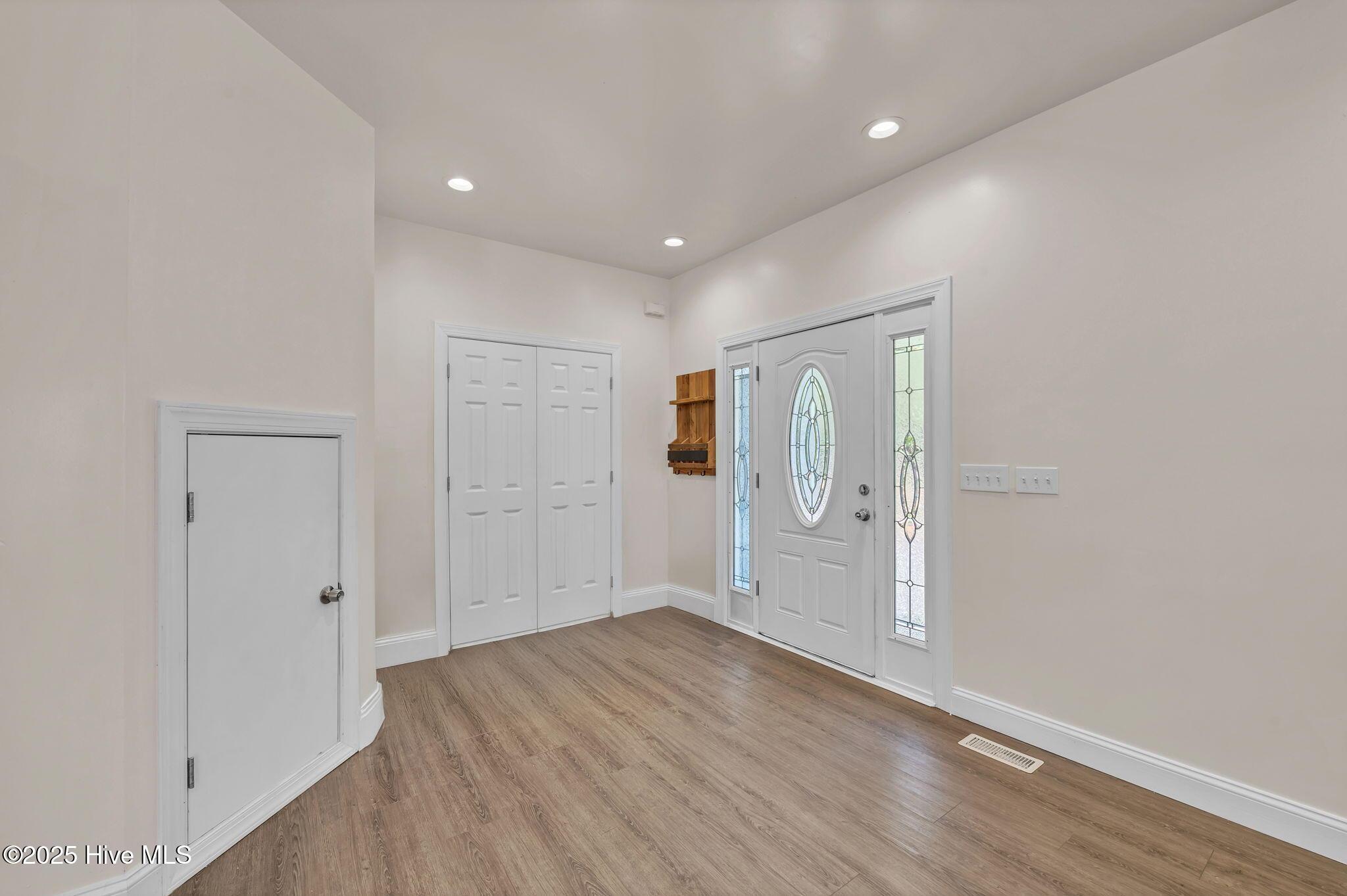 Image 4: 22-web-or-mls-DSC_8094 Retouch