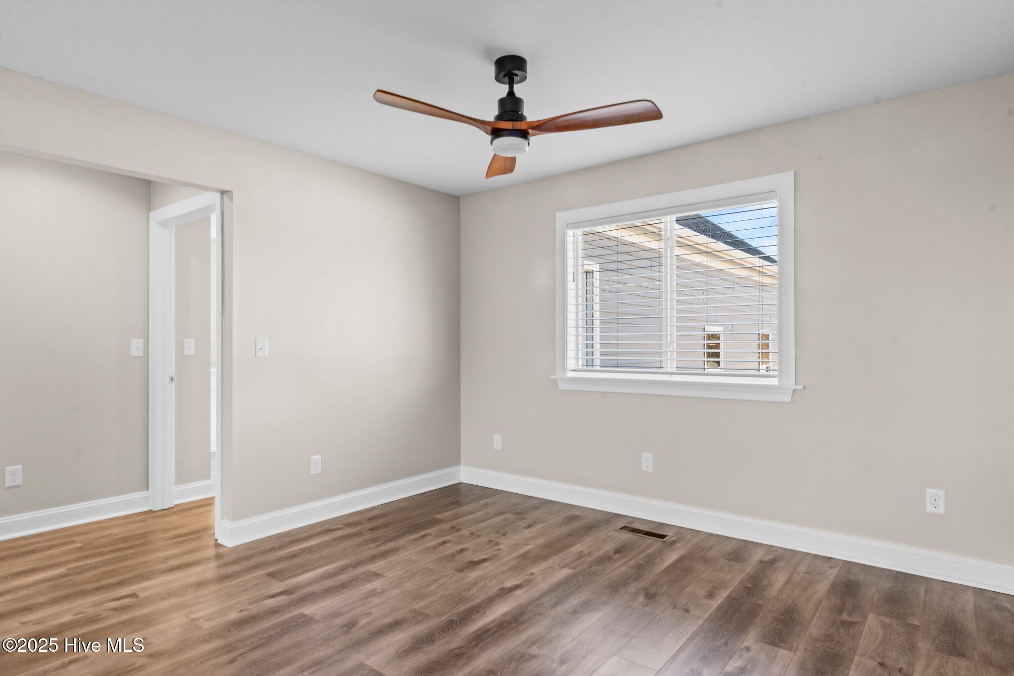 Image 4: 13-web-or-mls-IMG_4401