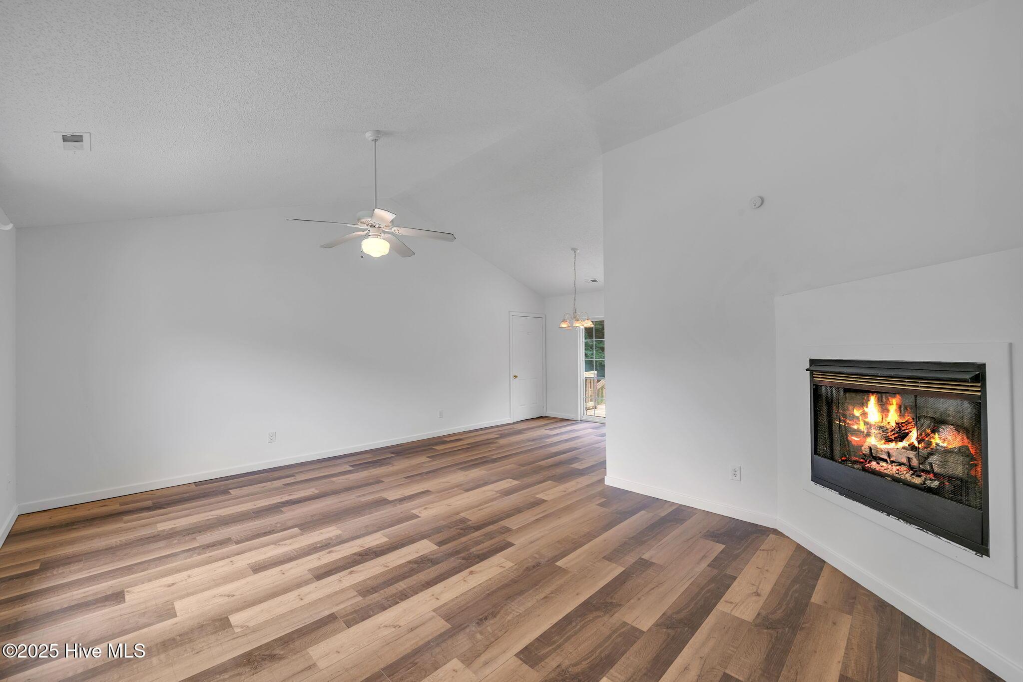 Image 3: 10-web-or-mls-DSC_1072