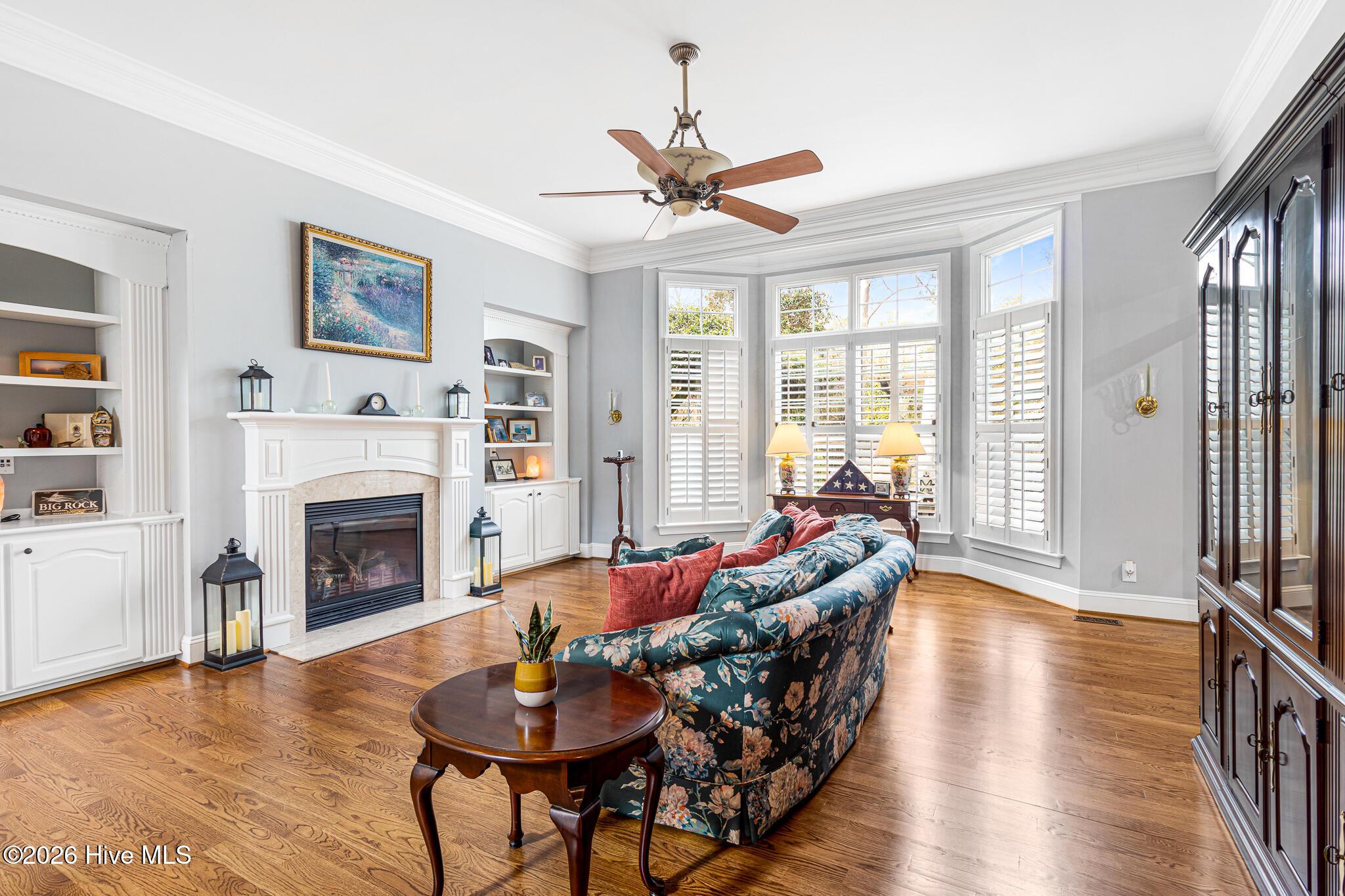 Image 4: Living room