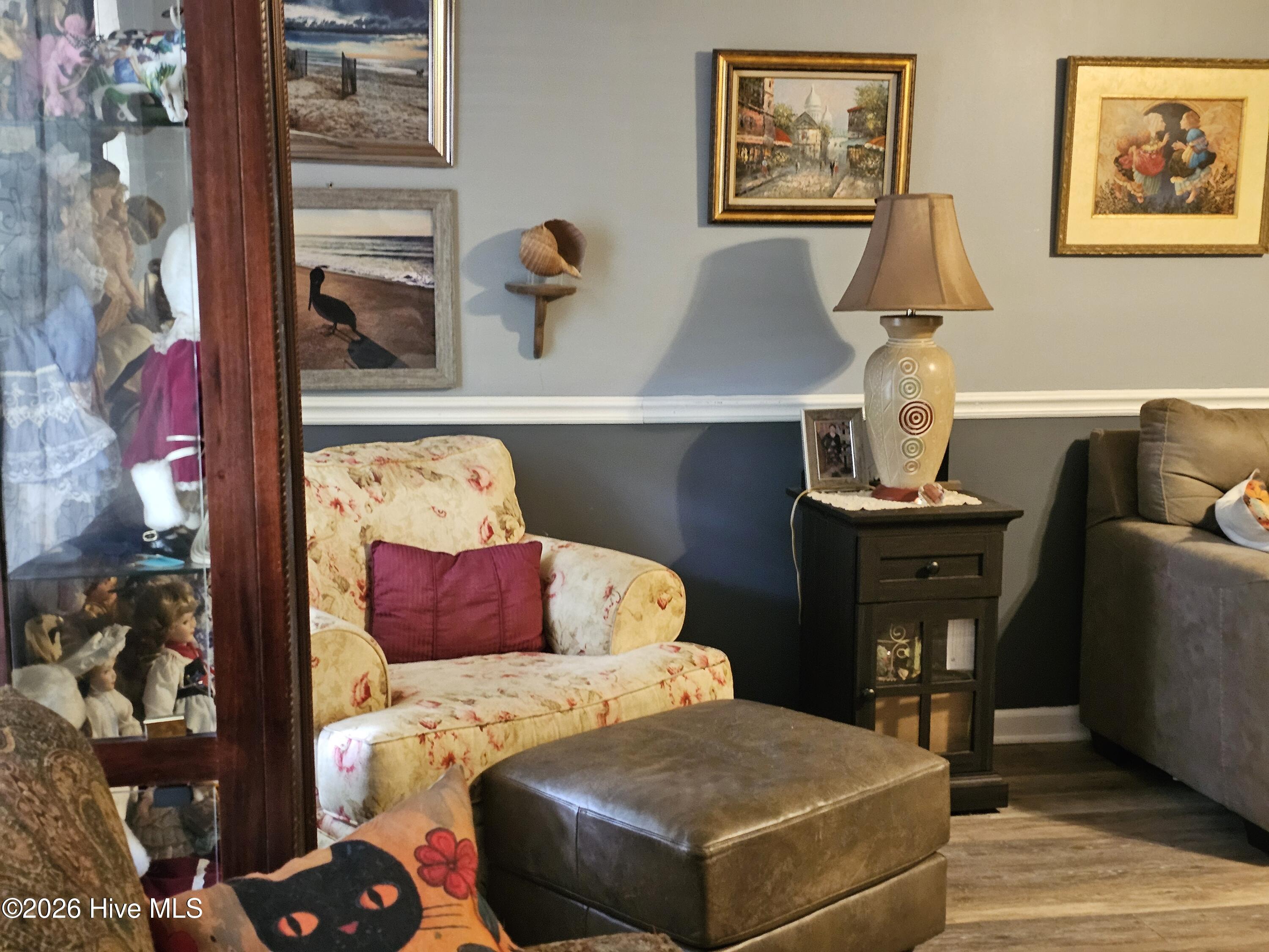 Image 2: Living room