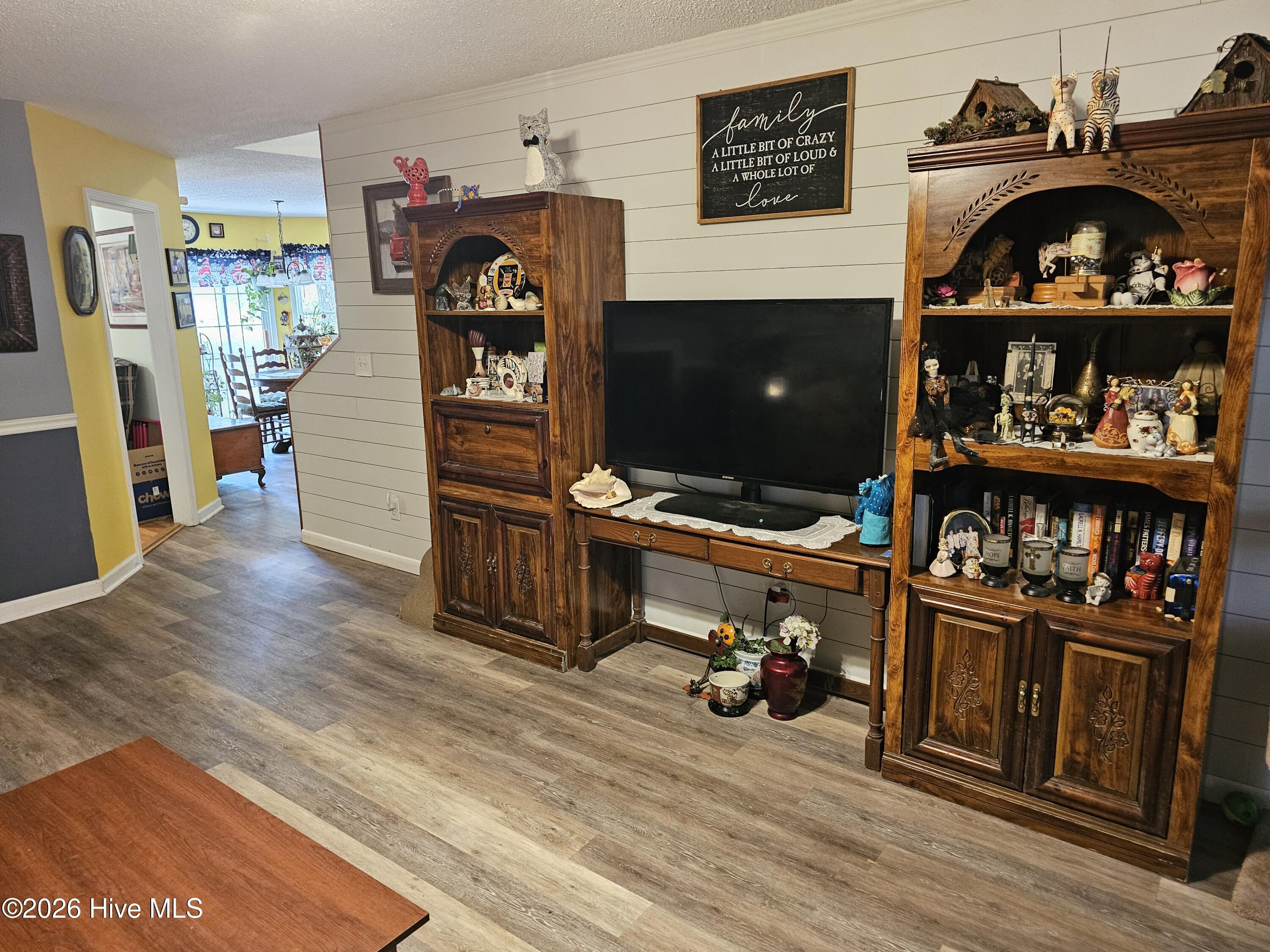 Image 4: Living room