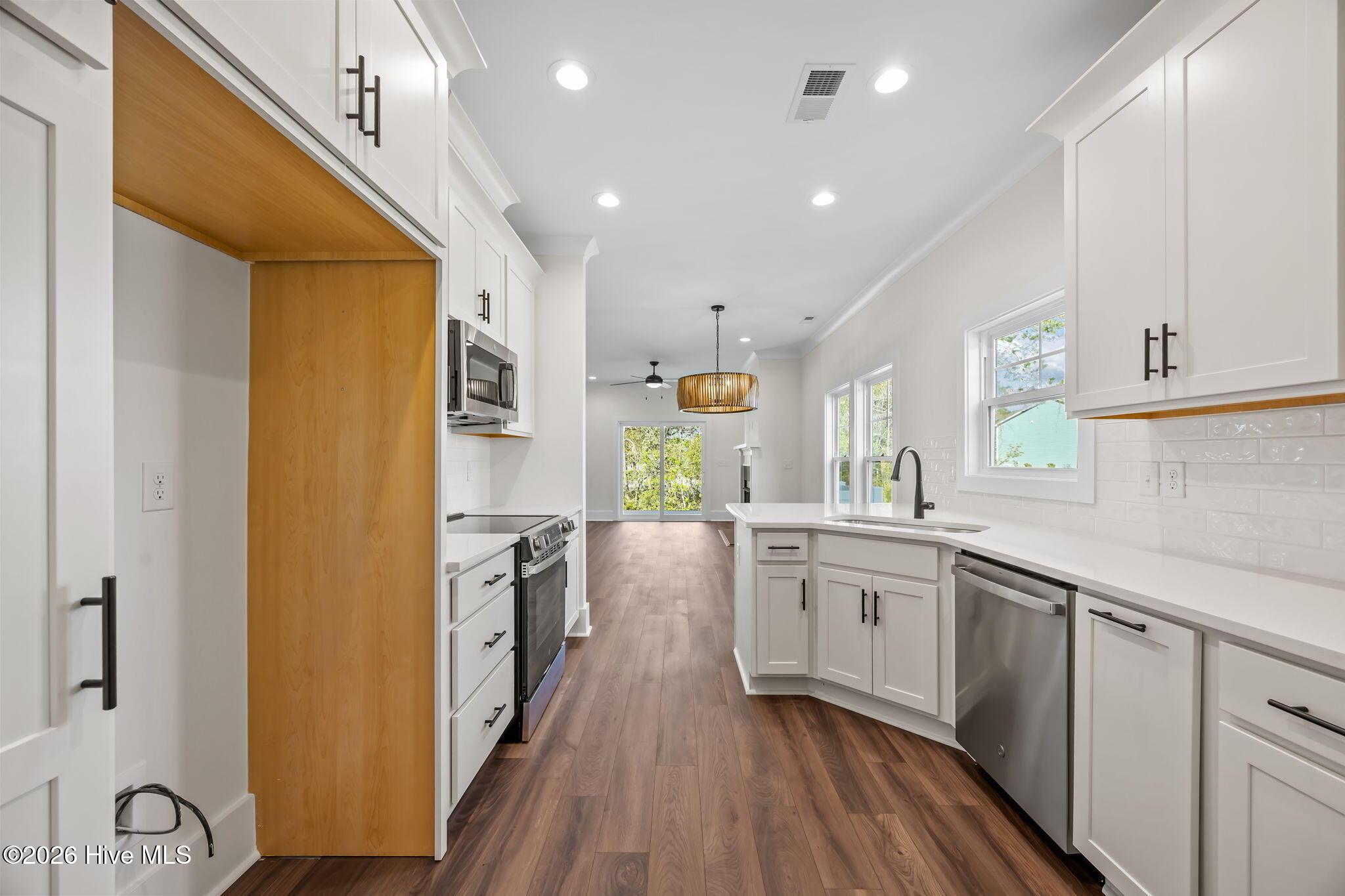 Image 2: Kitchen
