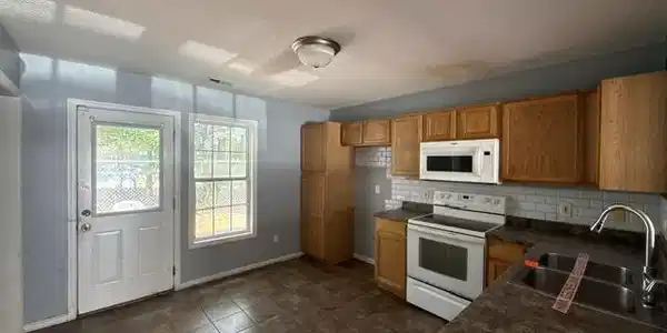Image 4: Kitchen View 1