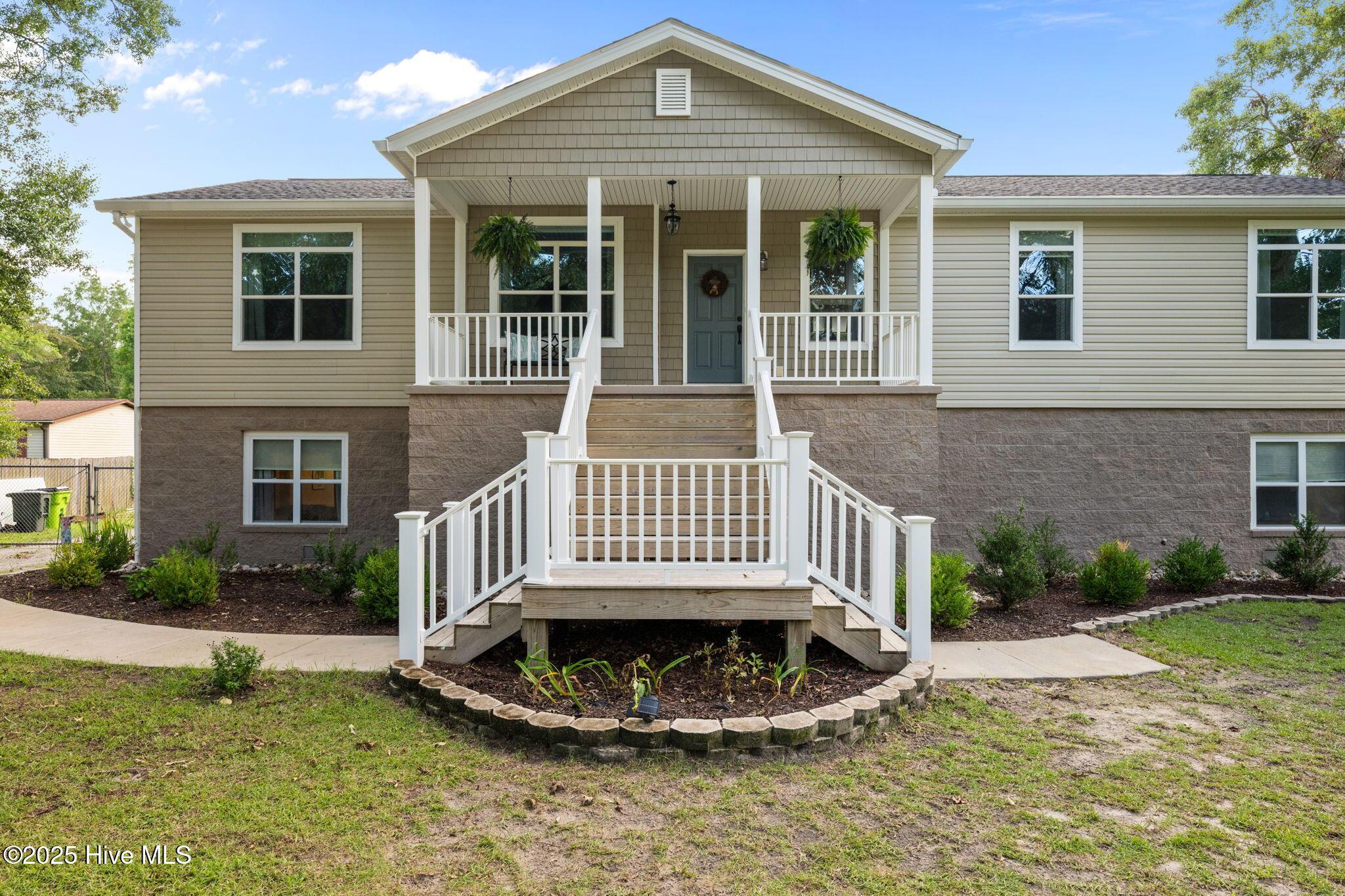 Image 1: 425 Sand Ridge Rd New Bern NC 28560