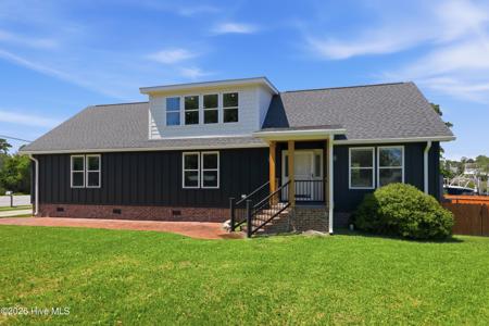 201 Mansfield Parkway