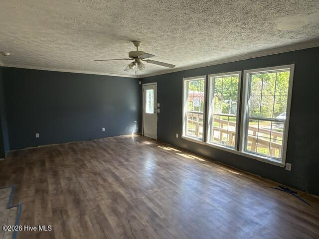 Image 4: Living Room 2
