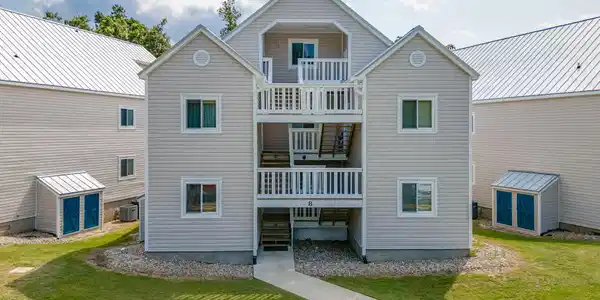 89 Country Club Drive Unit Apt B1