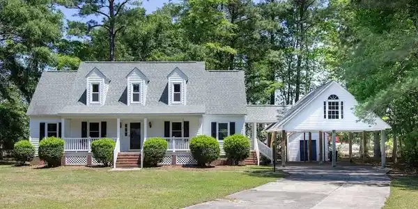 212 N Wedgewood Drive
