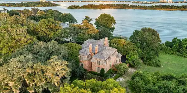 1235 Great Oaks Drive